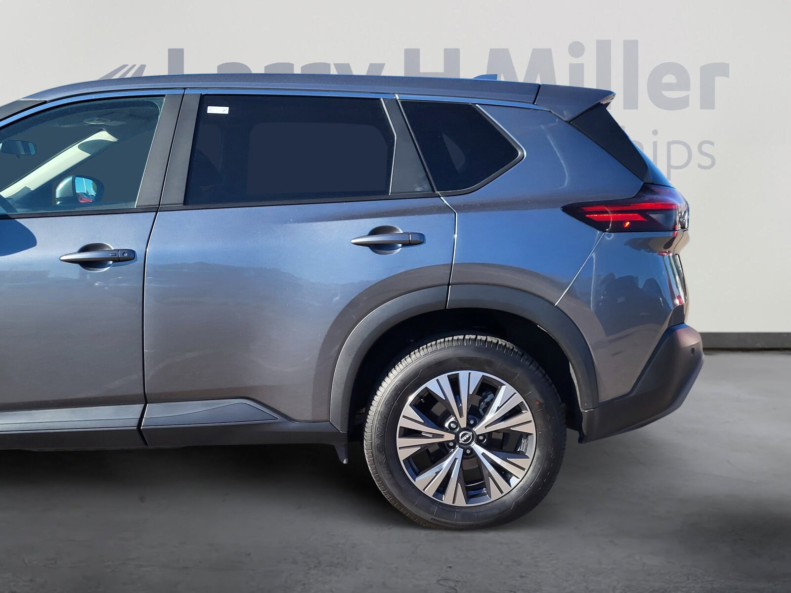 2023 Nissan Rogue SV photo 3