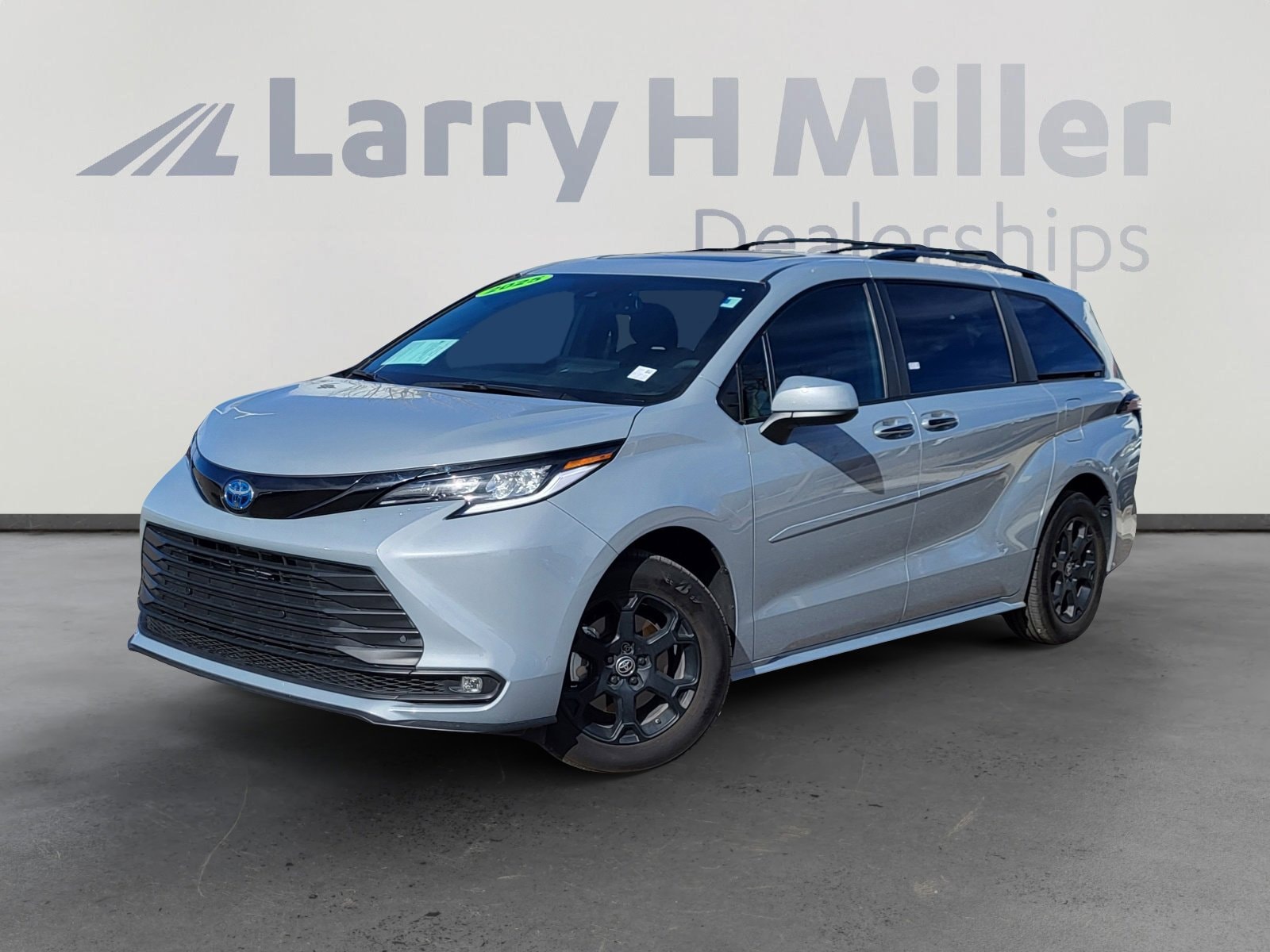 2025 Toyota Sienna Woodland Edition's photo