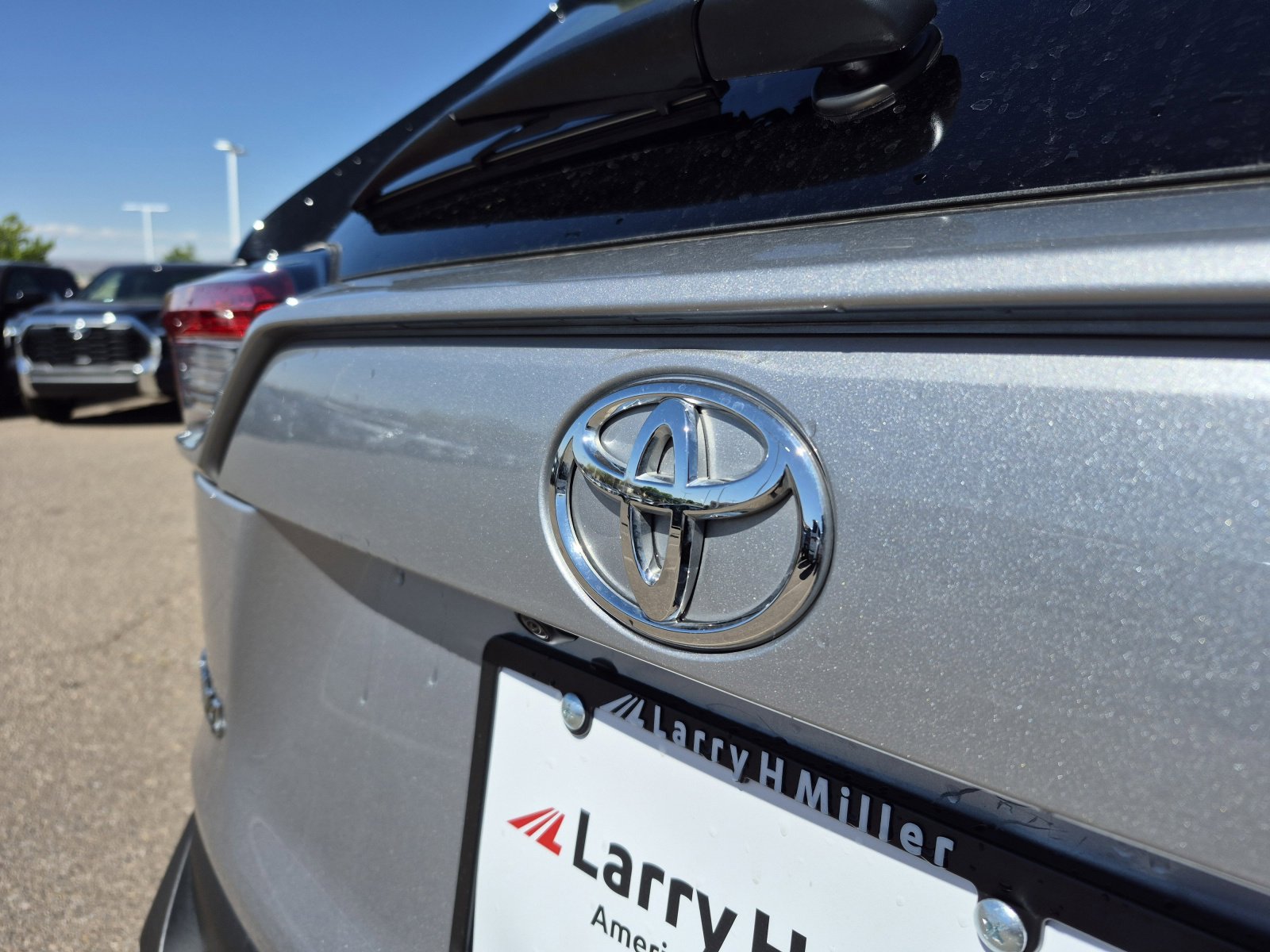 2025 Toyota RAV4 LE - Photo 22