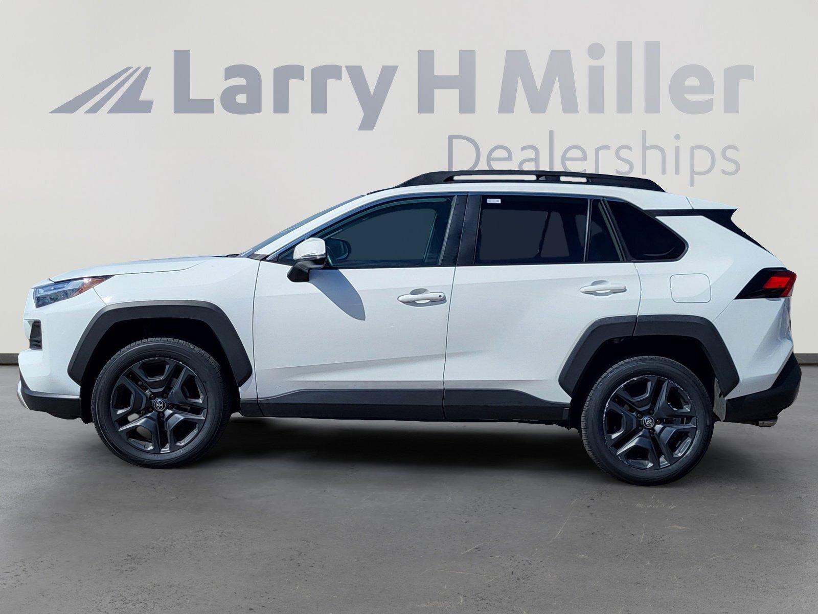 2024 Toyota RAV4 Adventure photo 2