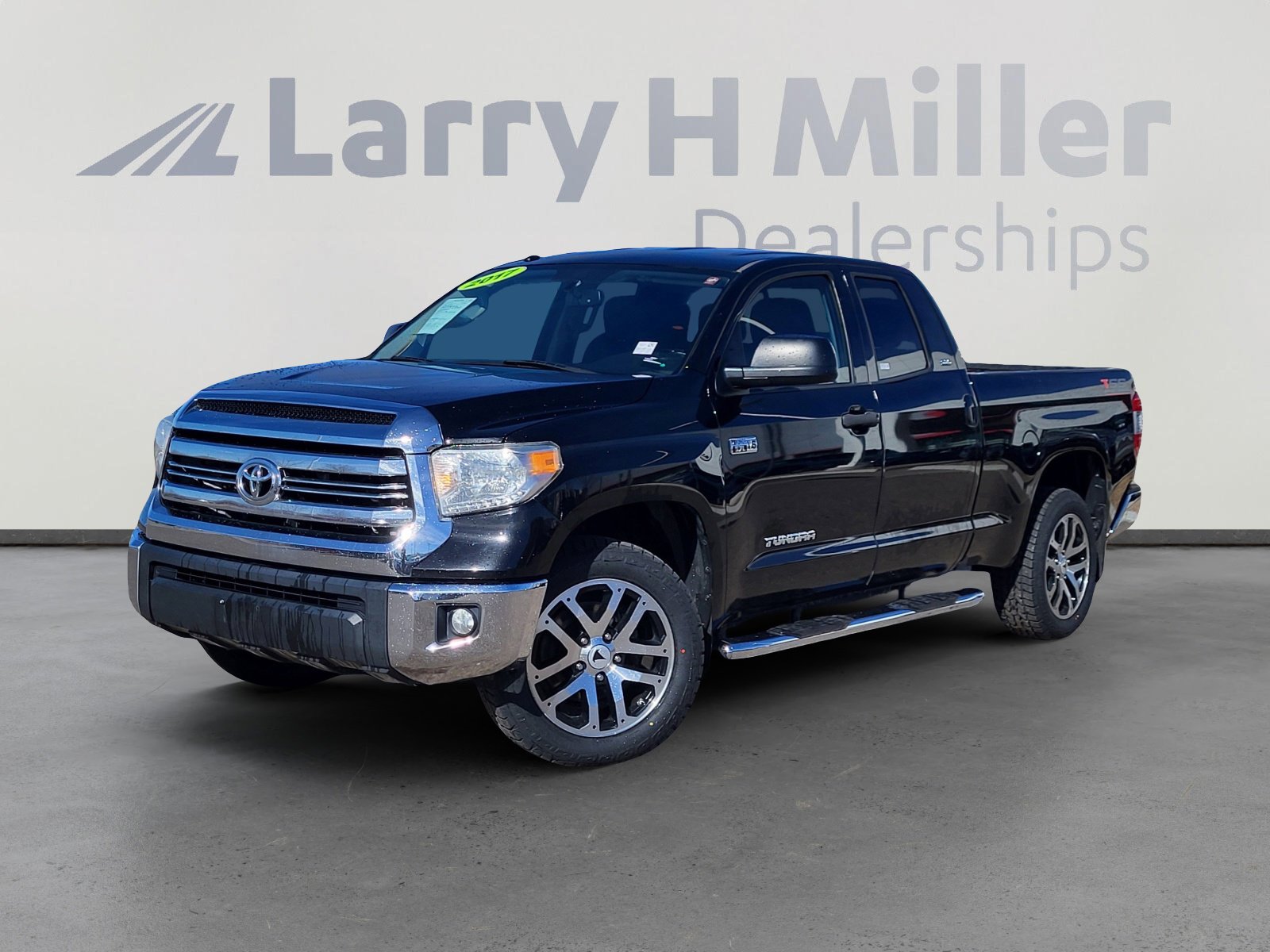 2017 Toyota Tundra SR5's photo