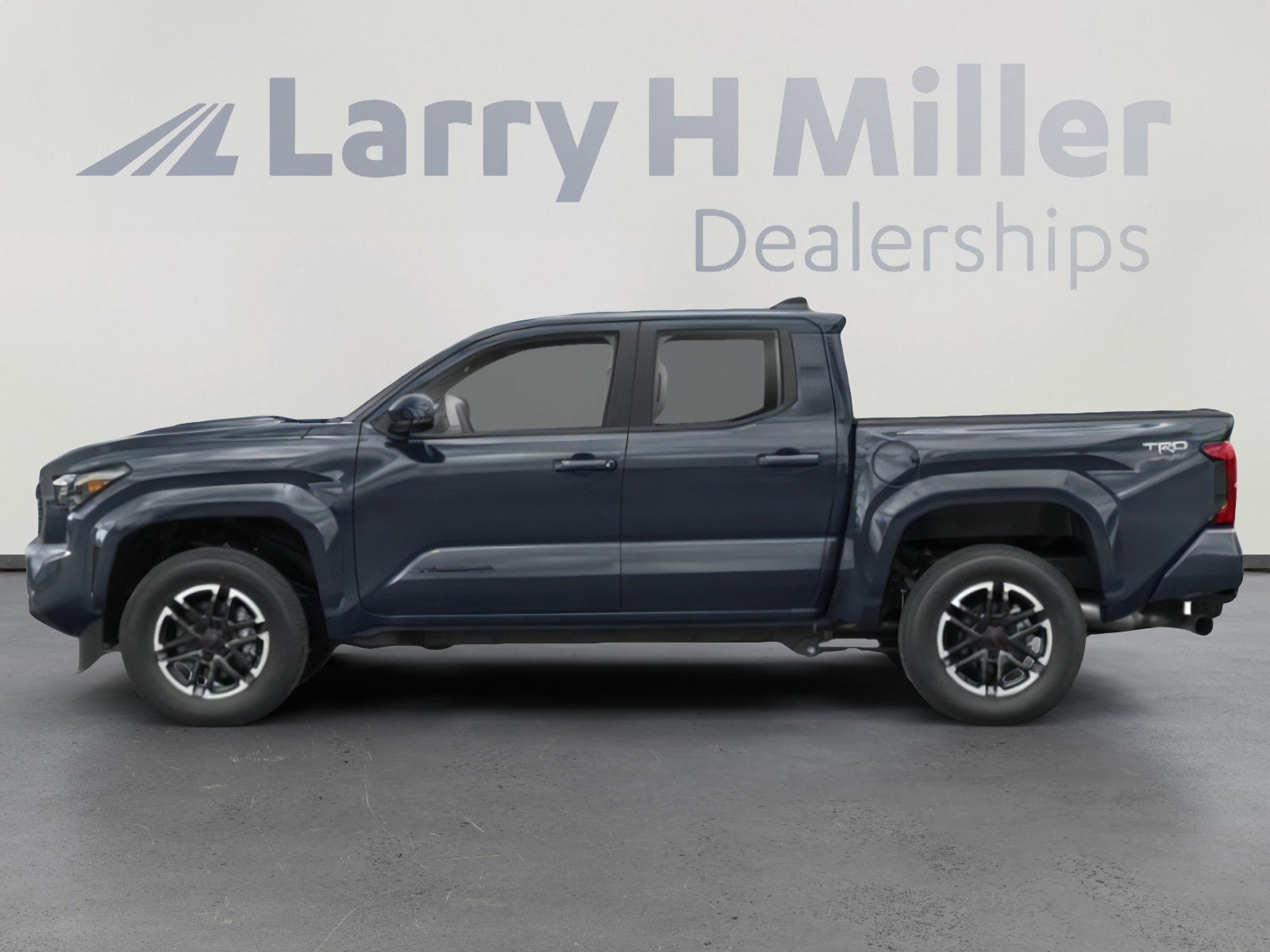 2025 Toyota Tacoma SR5 photo 3
