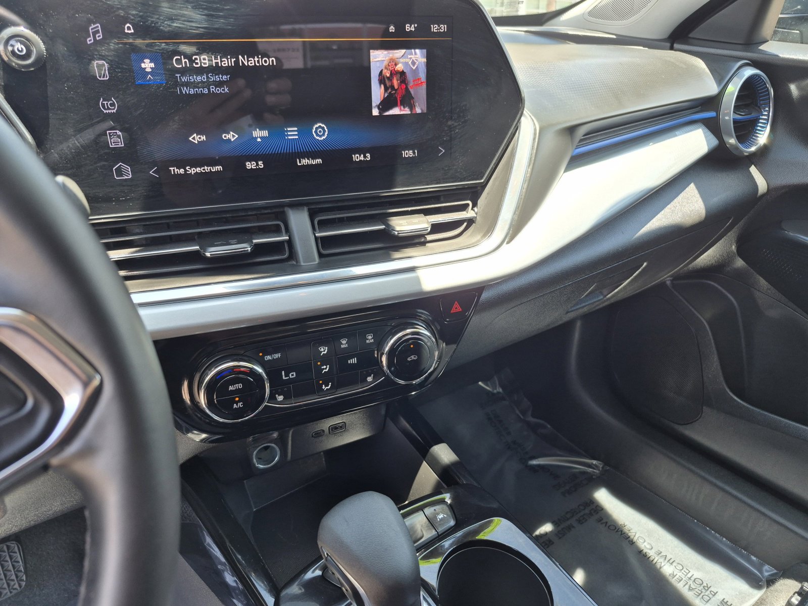 2025 Chevrolet Trax LT - Photo 11