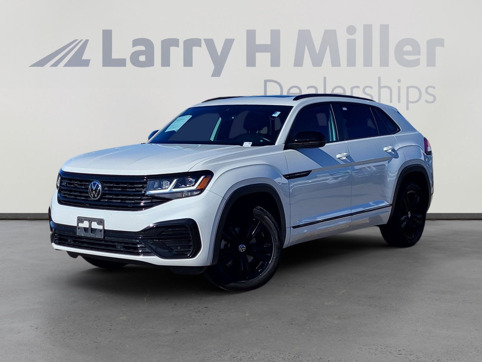 2023 Volkswagen Atlas Cross Sport SEL R-Line Black's photo