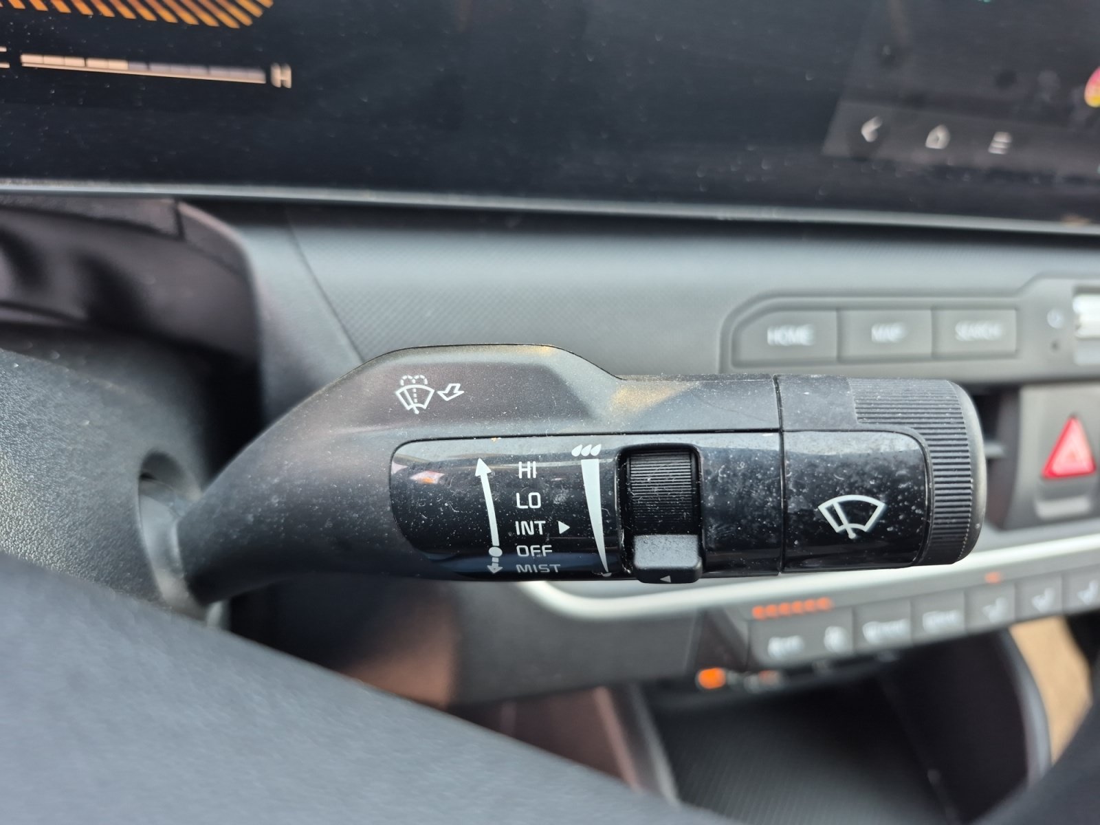 2025 Kia K4 LXS - Photo 32