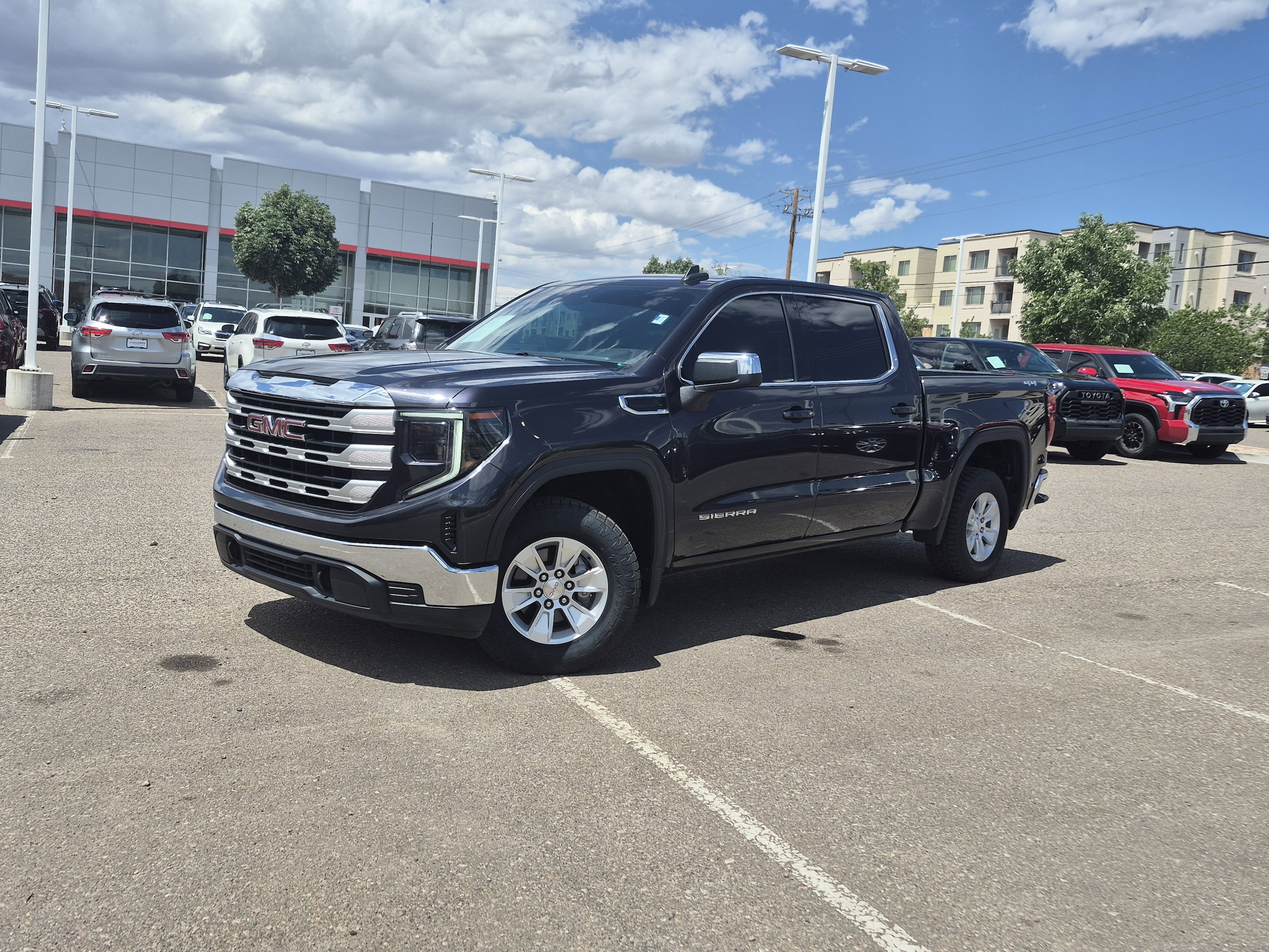 2022 GMC Sierra 4WD Crew Cab Short Box SLE's photo
