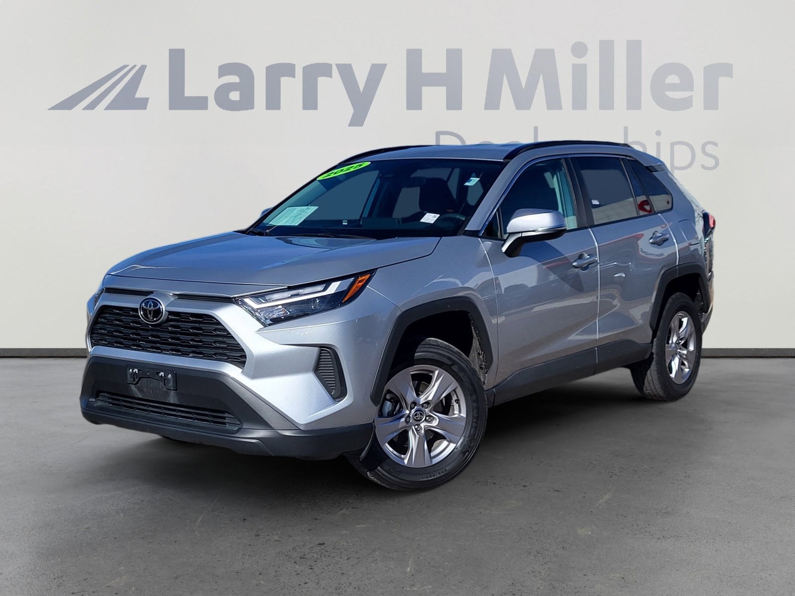 2025 Toyota RAV4 XLE's photo