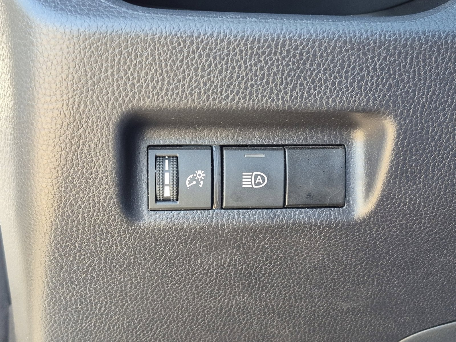 2025 Toyota RAV4 LE - Photo 35