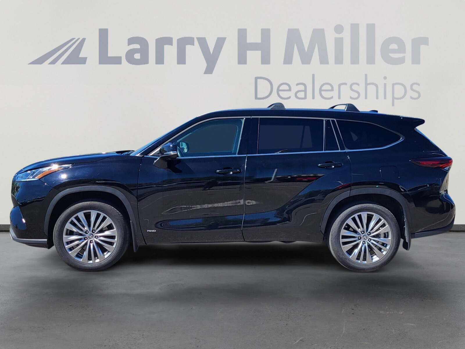 2024 Toyota Highlander Hybrid Platinum photo 3