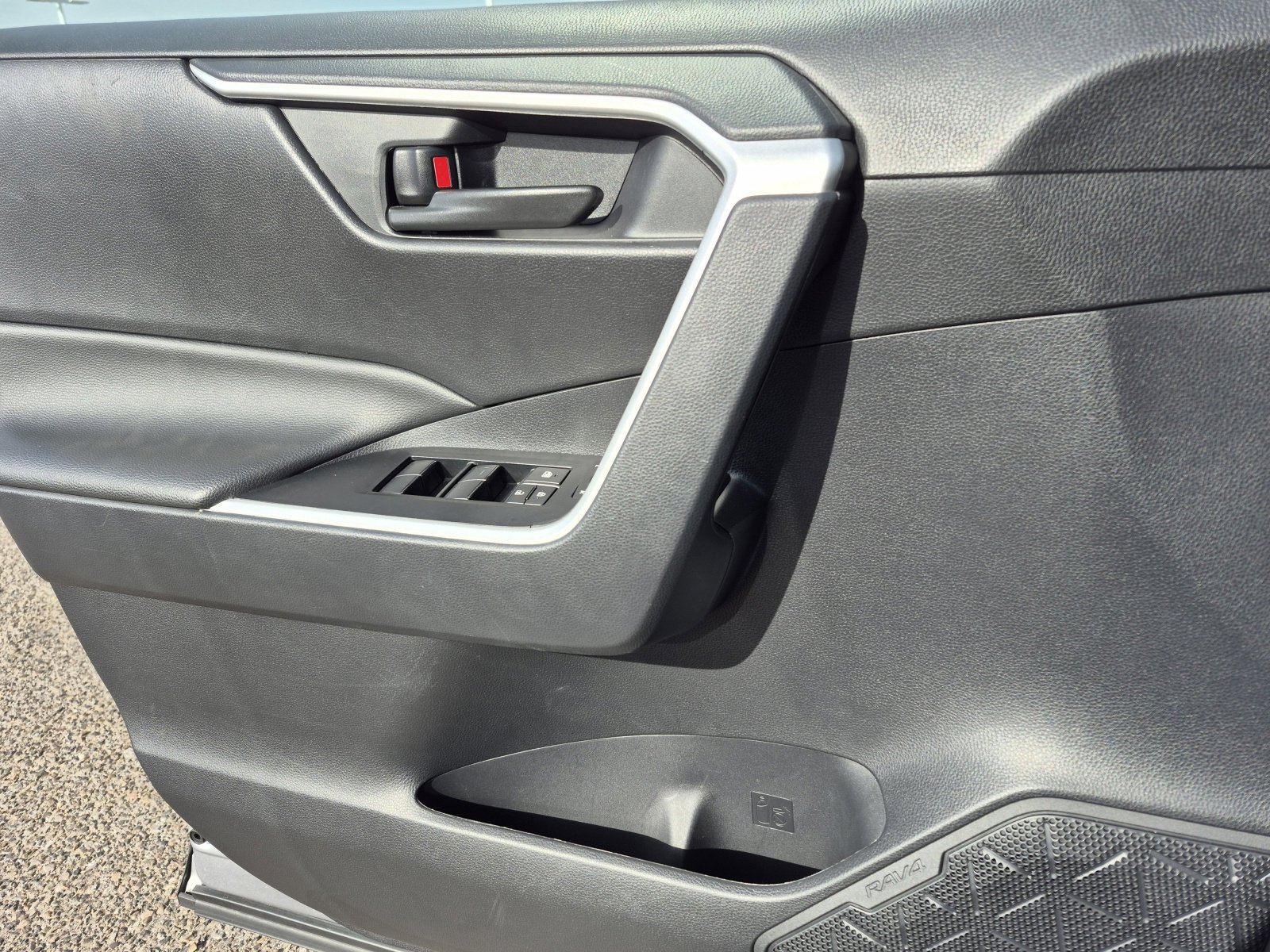 2025 Toyota RAV4 LE - Photo 14