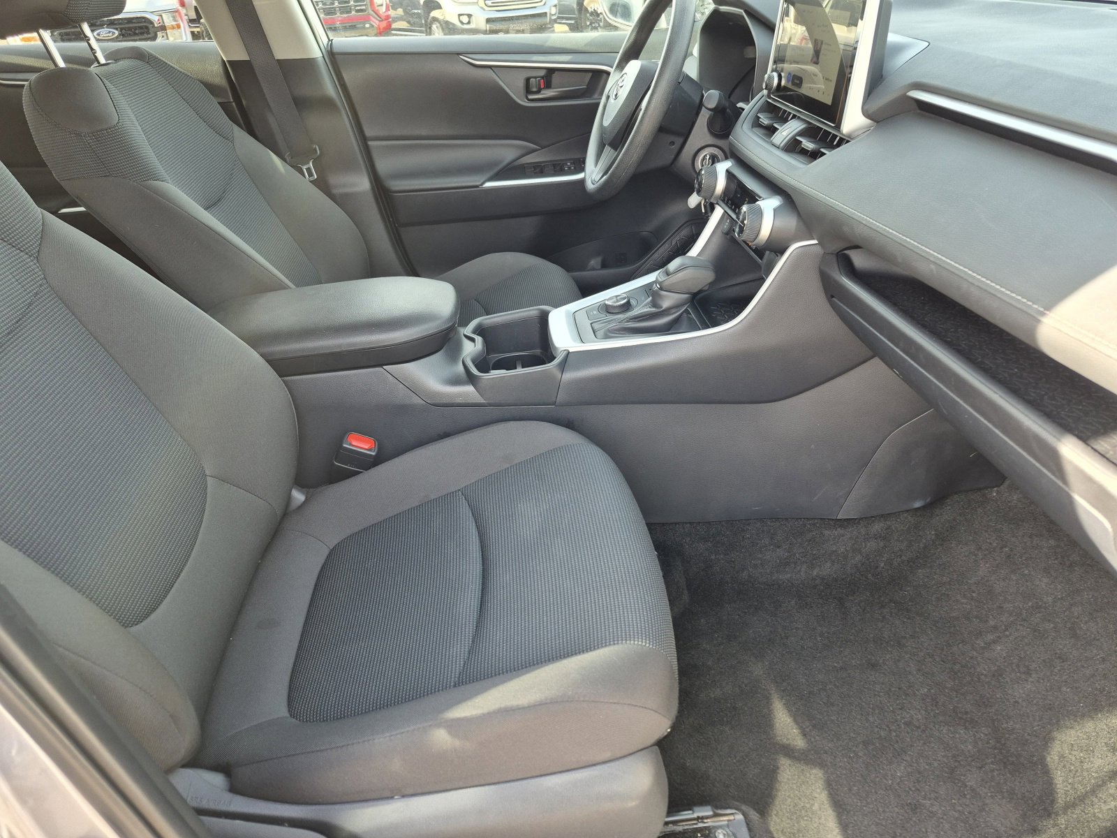 2025 Toyota RAV4 LE - Photo 23