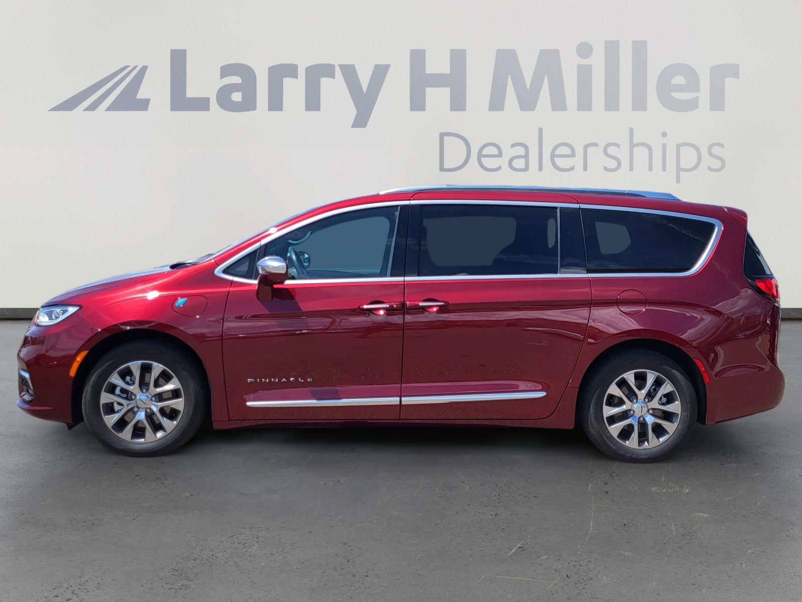 2022 Chrysler Pacifica Hybrid Pinnacle photo 3