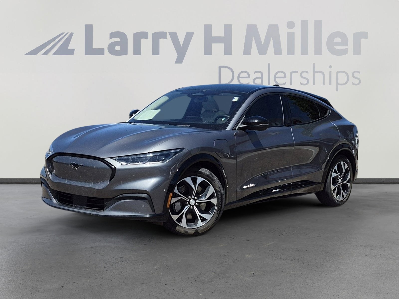 2023 Ford Mustang-Mach-e Premium's photo