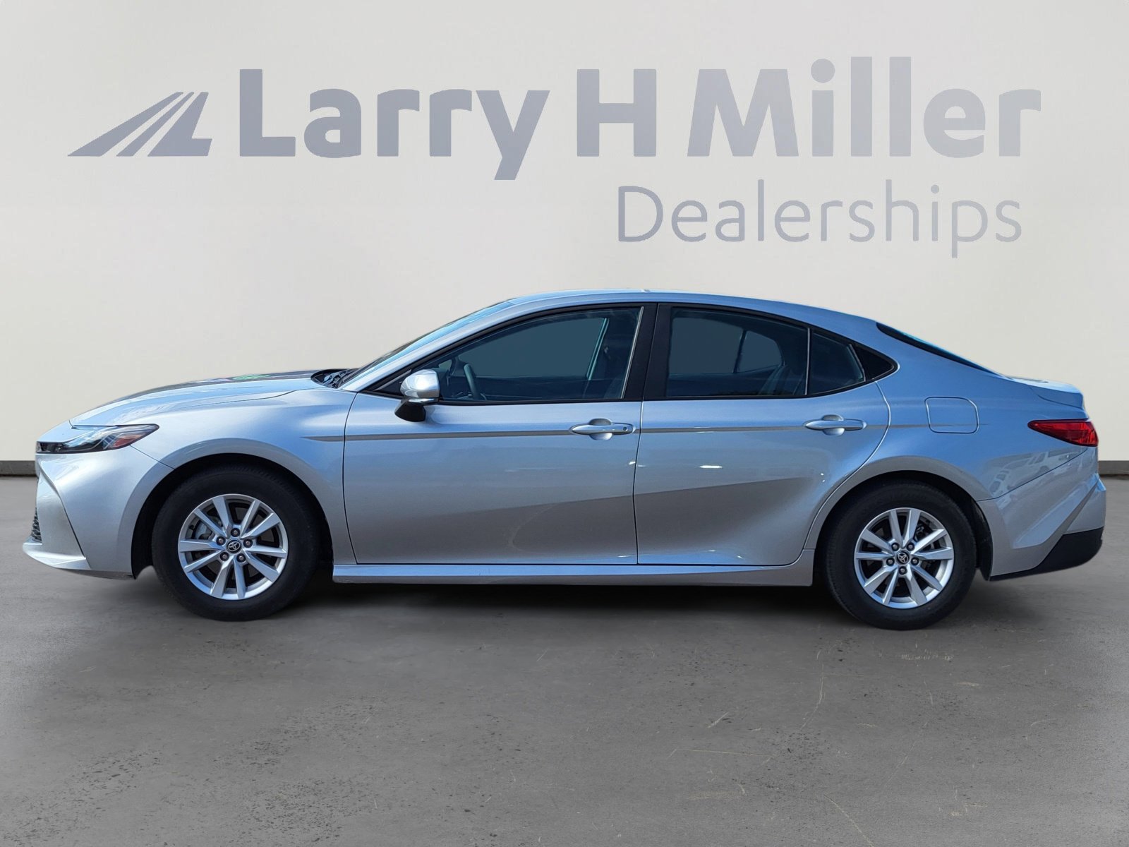 2025 Toyota Camry LE photo 3
