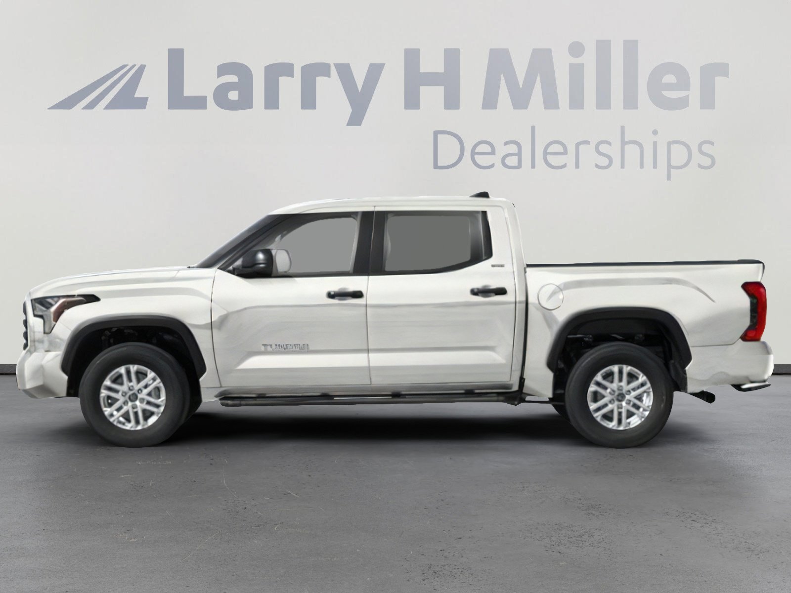 2025 Toyota Tundra SR5 CrewMax photo 2