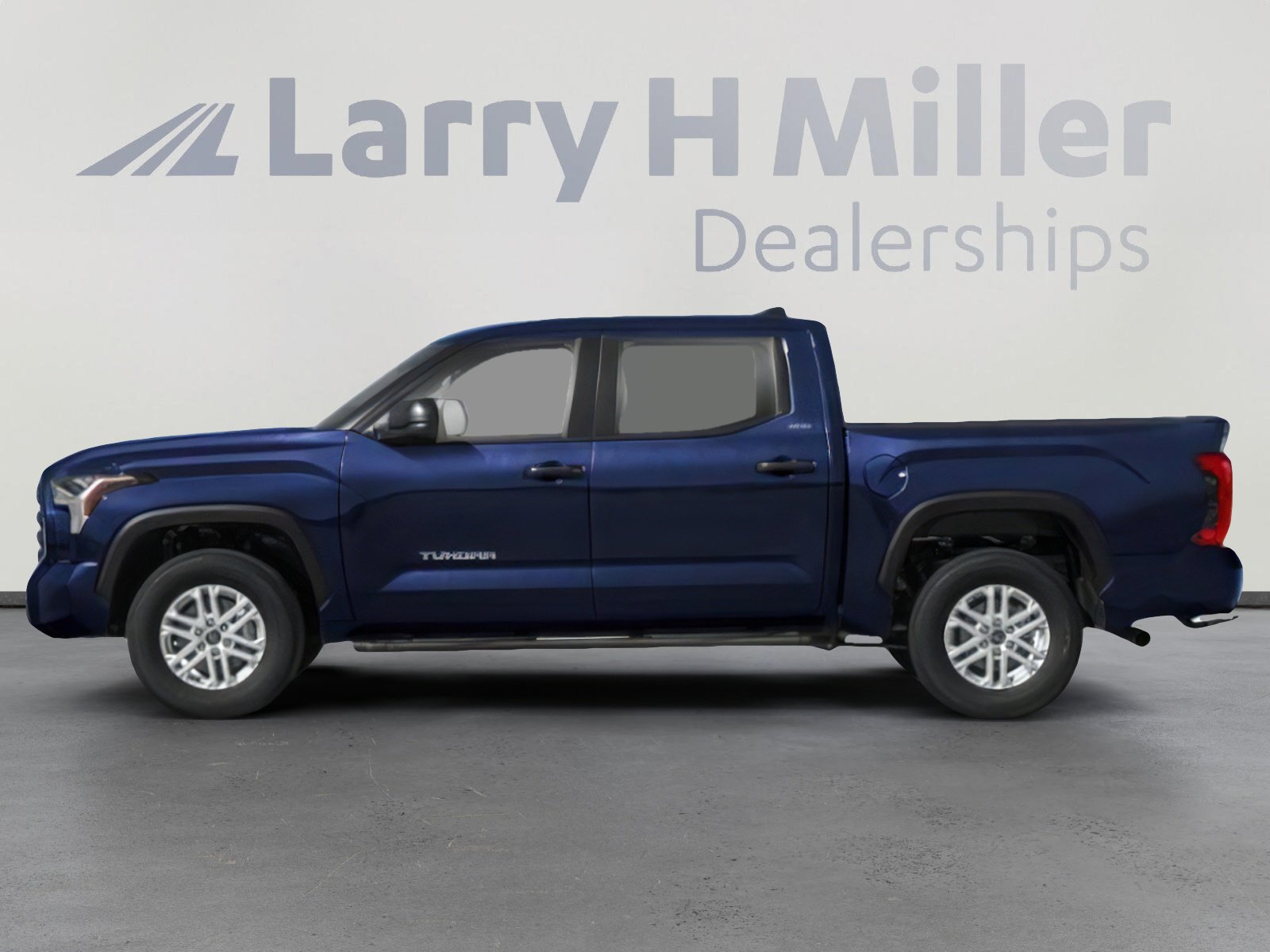2025 Toyota Tundra SR5 CrewMax photo 3
