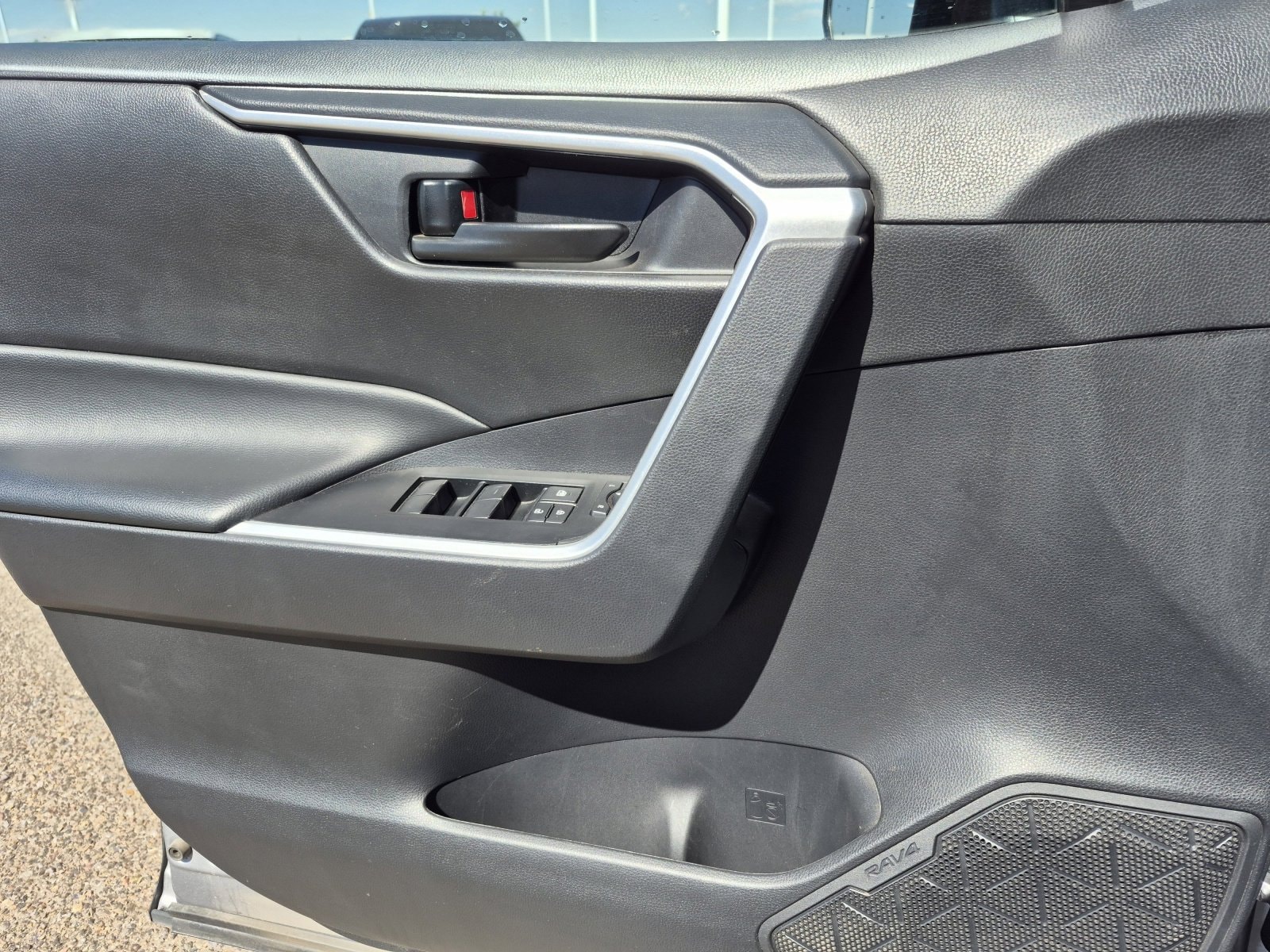 2025 Toyota RAV4 LE - Photo 14