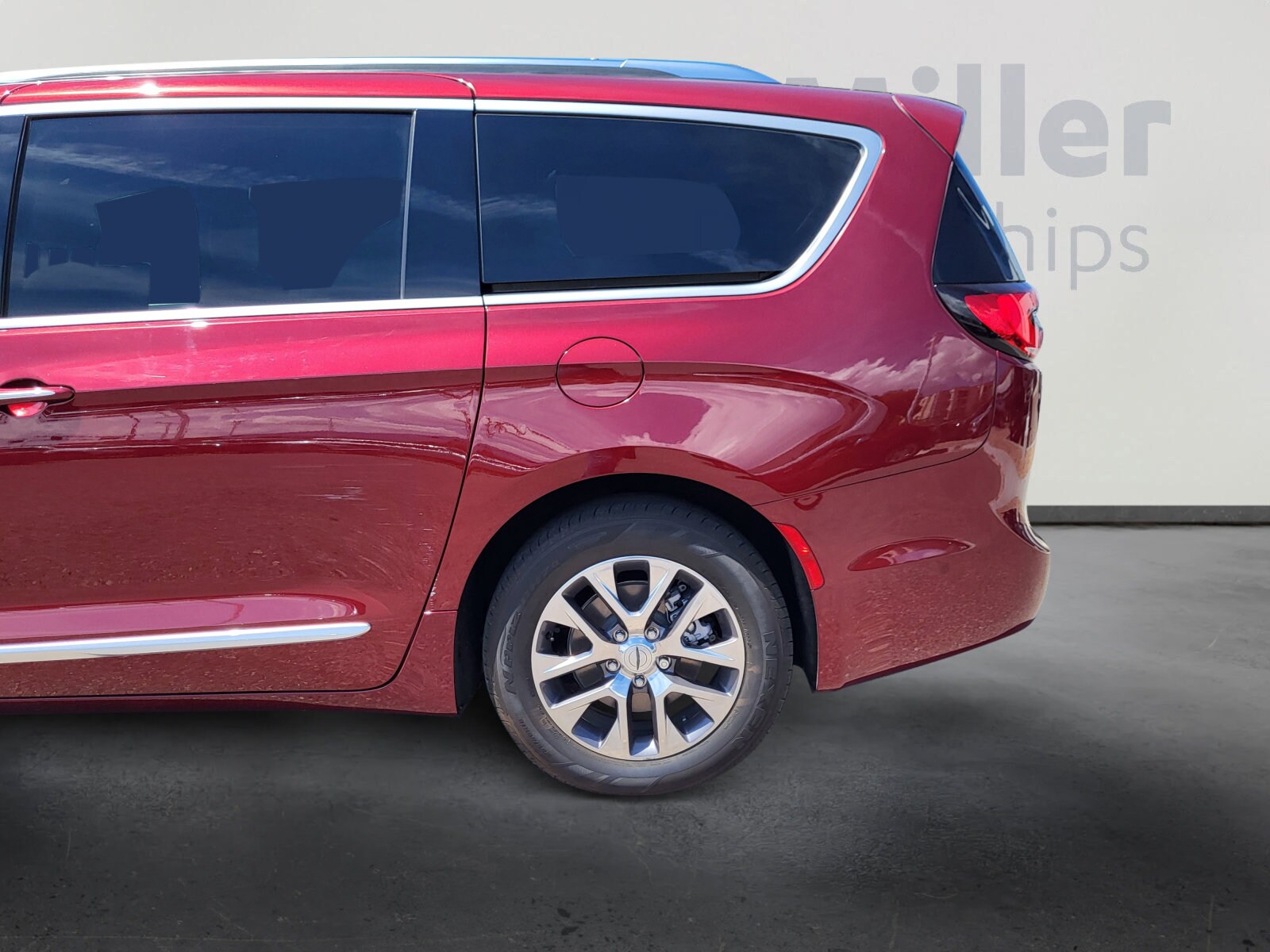 2022 Chrysler Pacifica Hybrid Pinnacle photo 4