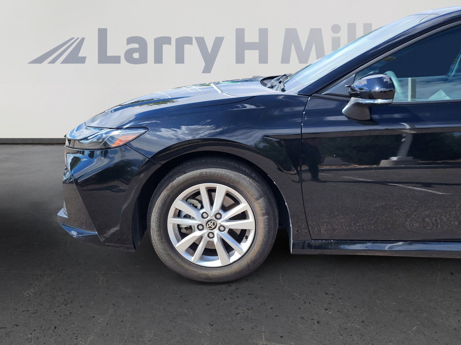 2025 Toyota Camry LE photo 2