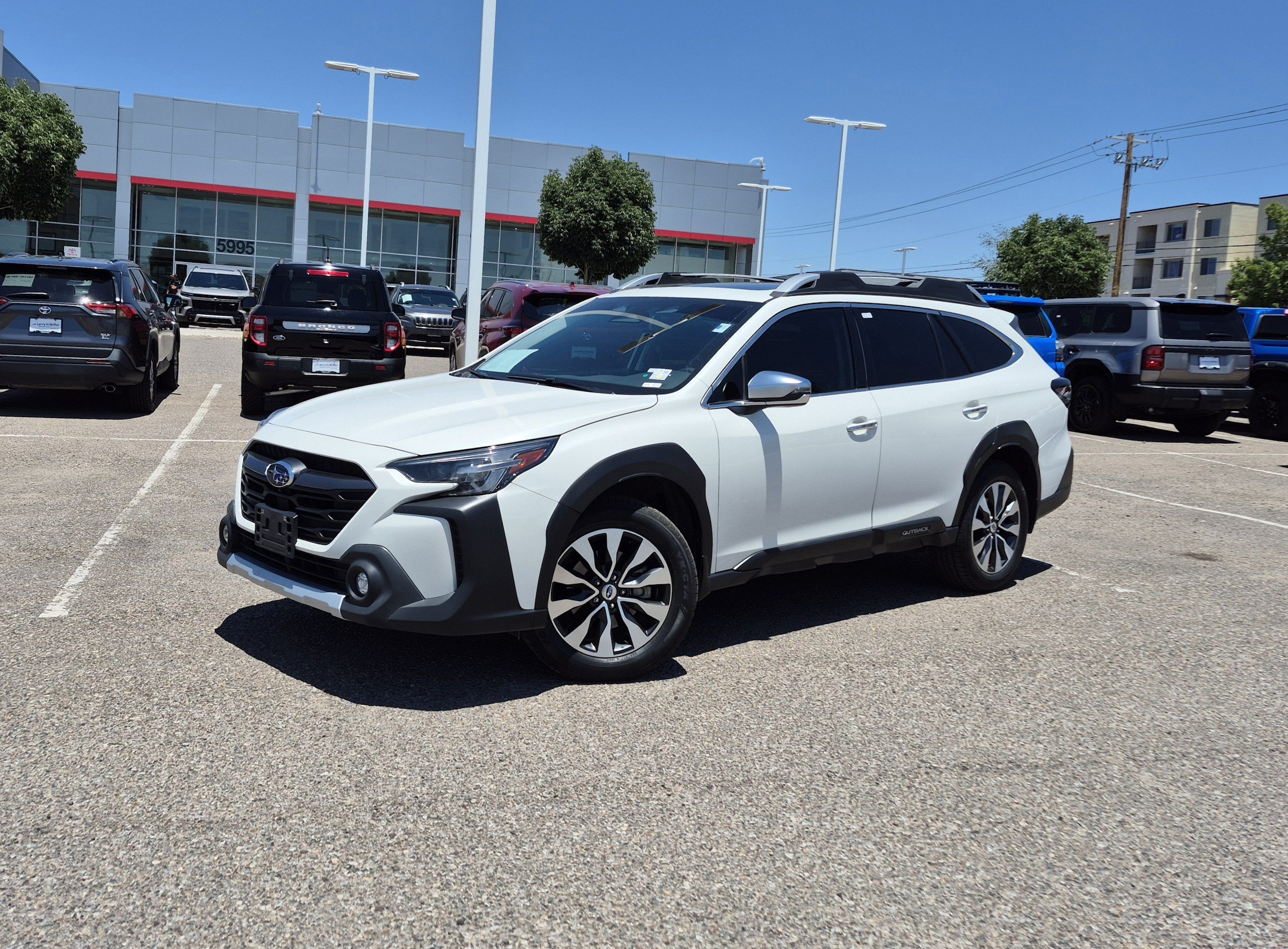 2023 Subaru Outback Touring's photo