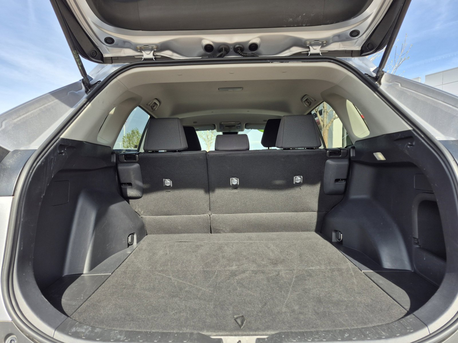 2025 Toyota RAV4 LE - Photo 20