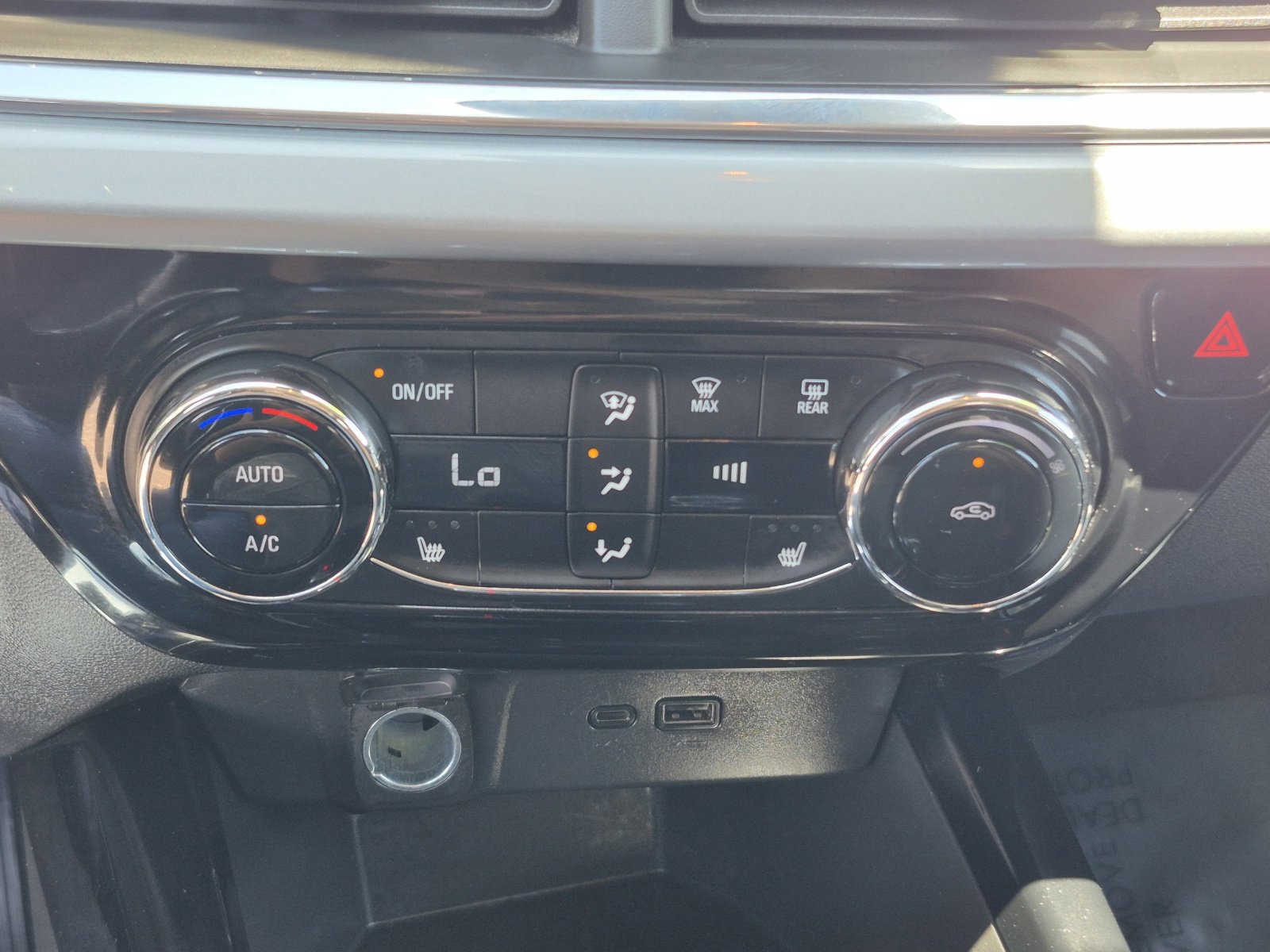 2025 Chevrolet Trax LT - Photo 32