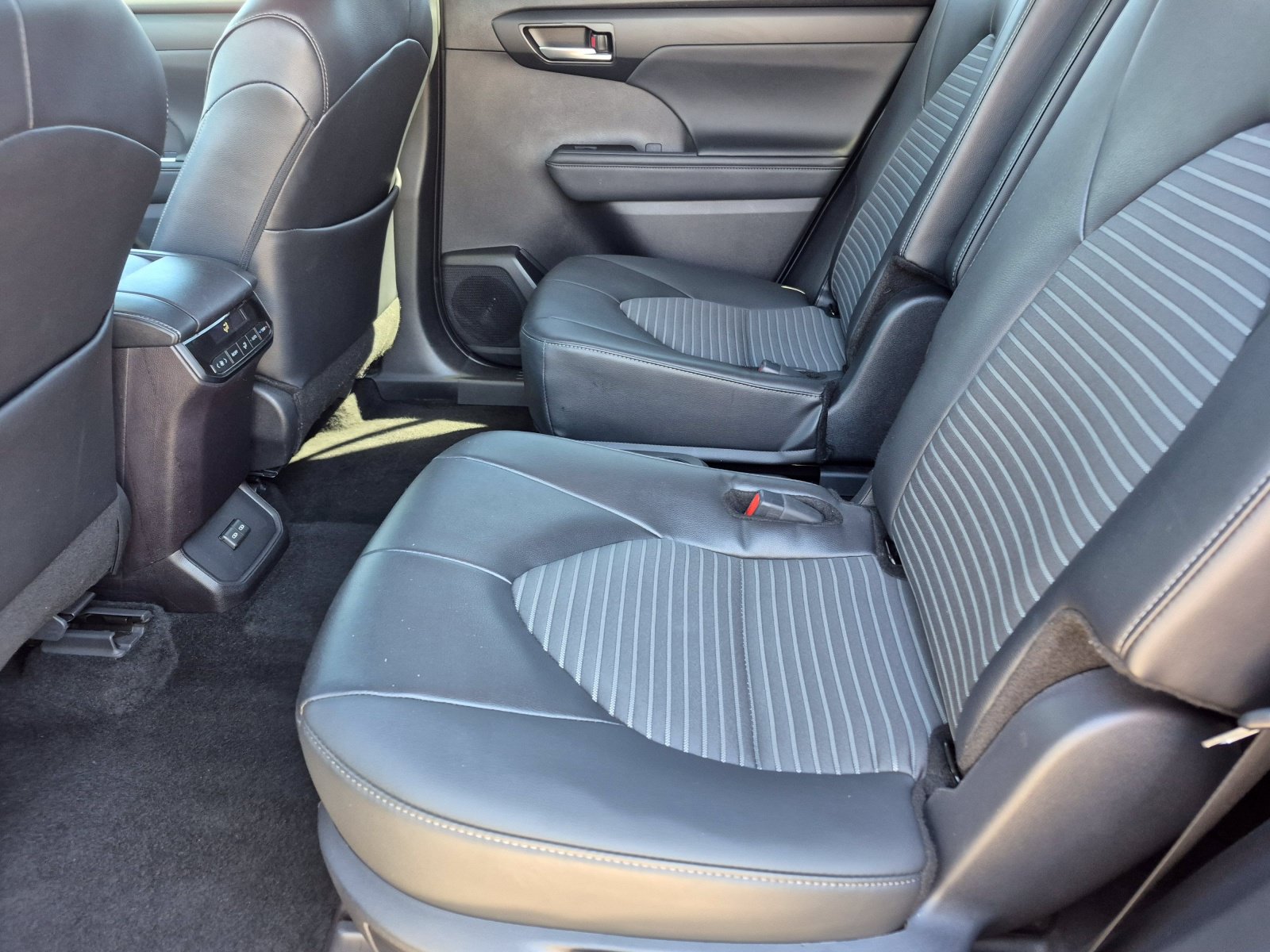 2025 Toyota Highlander 17