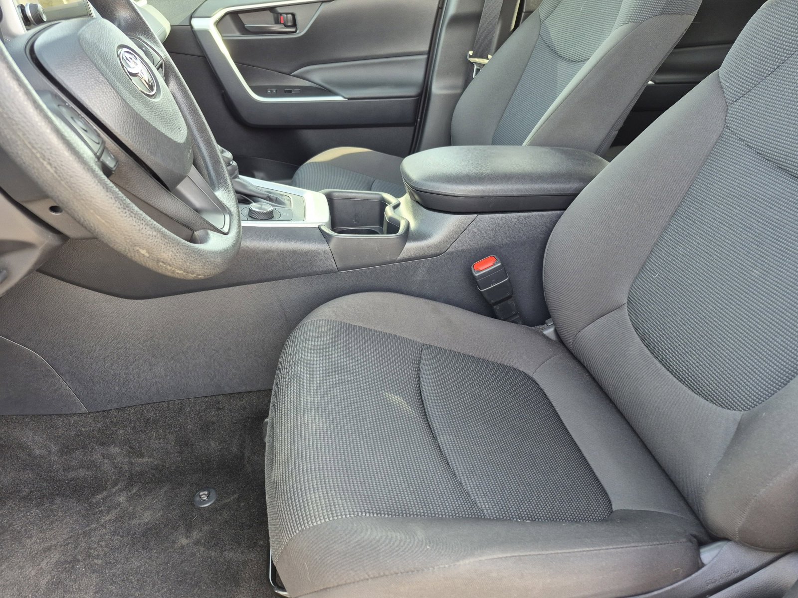 2025 Toyota RAV4 LE - Photo 16