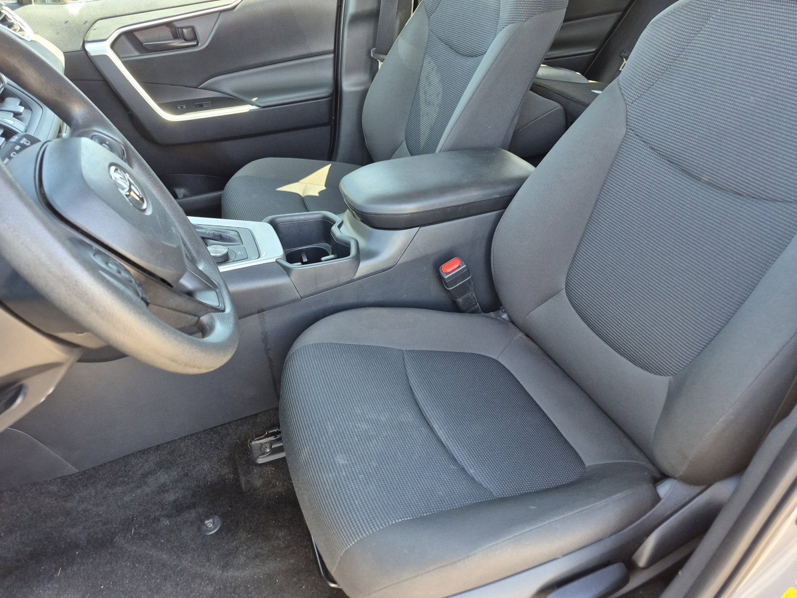 2025 Toyota RAV4 LE - Photo 16