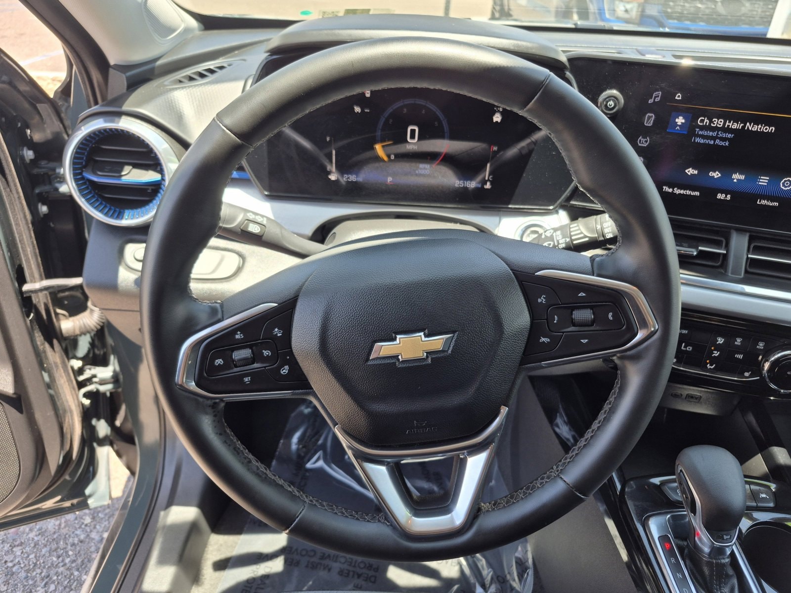 2025 Chevrolet Trax LT - Photo 9