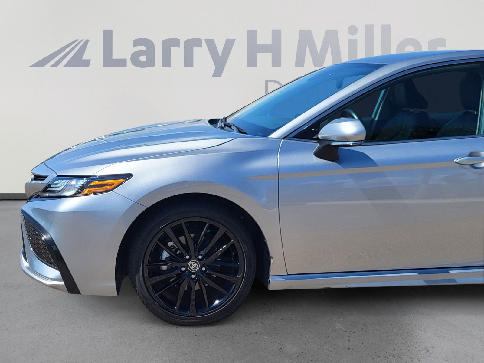 2023 Toyota Camry XSE photo 2