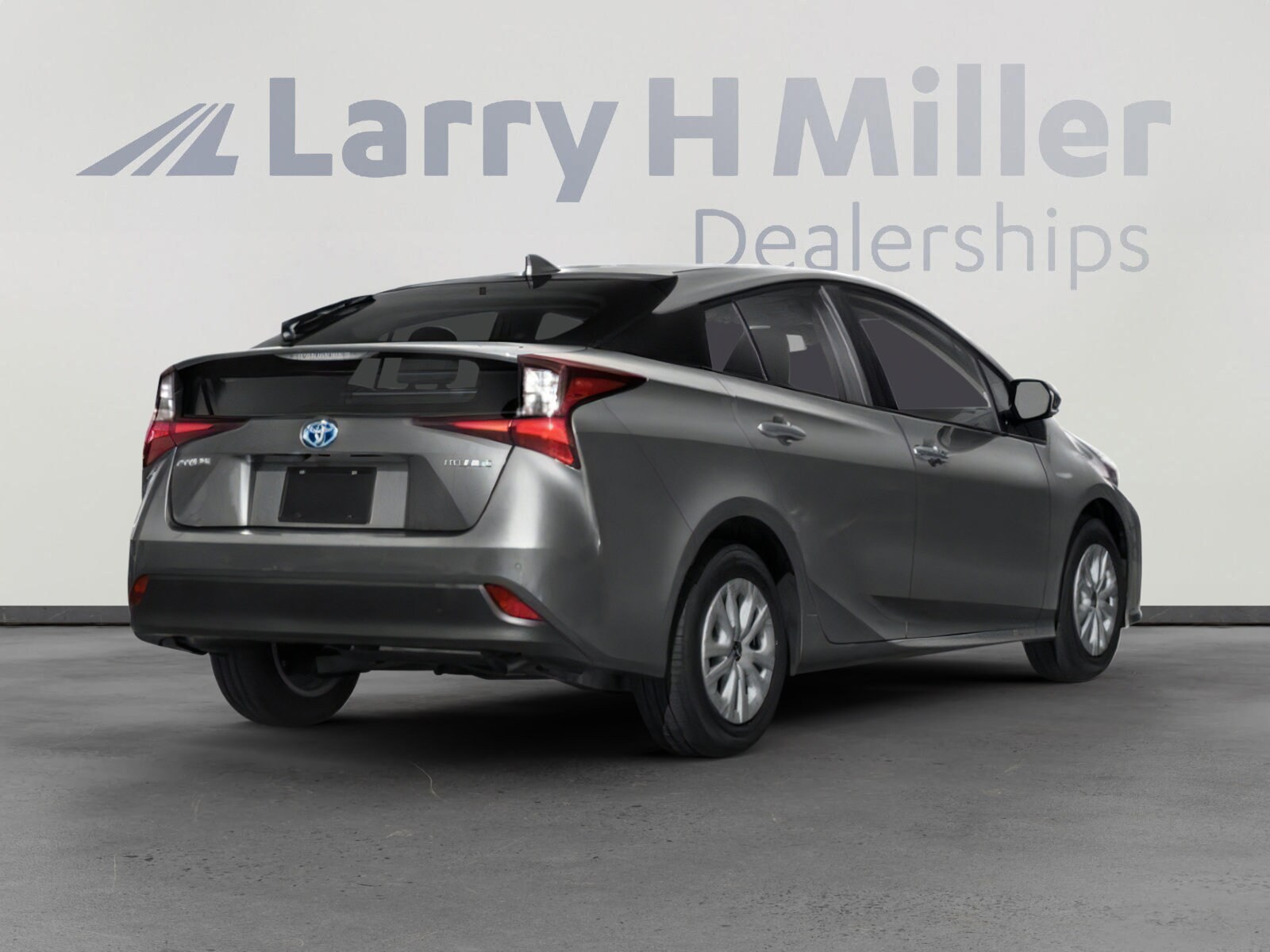 2021 Toyota Prius L photo 2