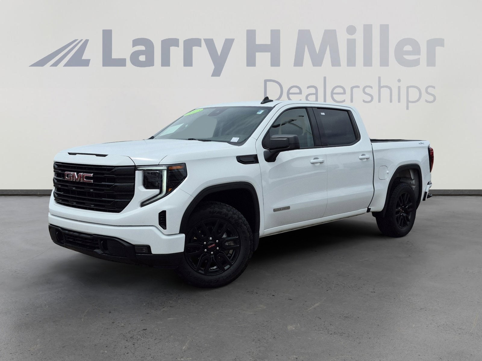 2023 GMC Sierra 4WD Crew Cab Short Box Elevation's photo
