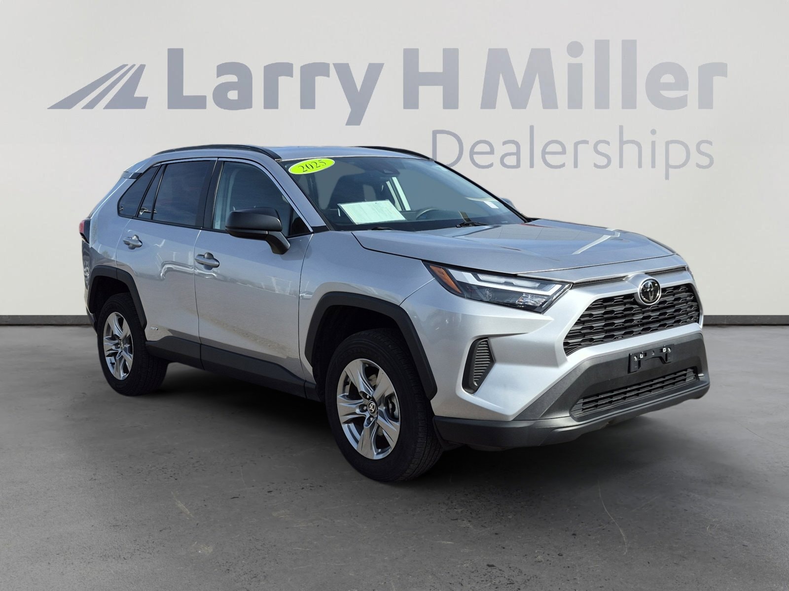 2025 Toyota RAV4 LE - Photo 7
