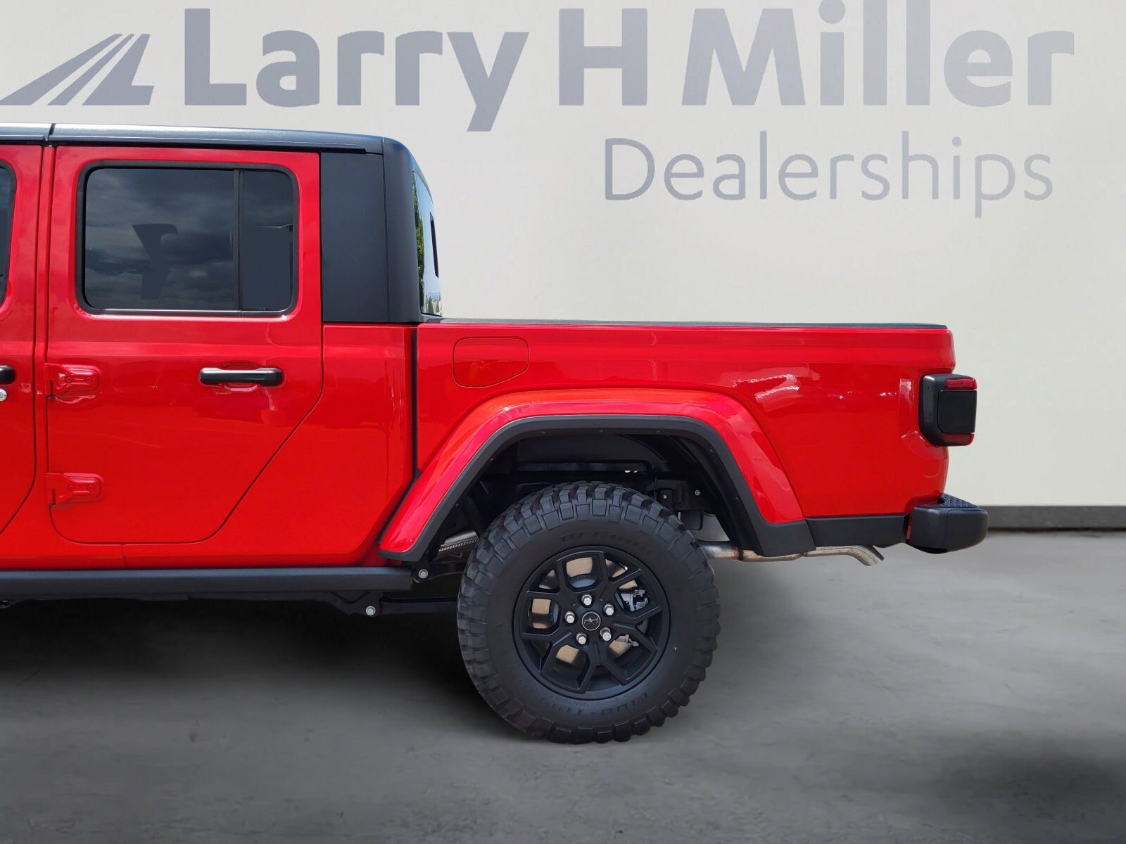 2025 Jeep Gladiator Willys photo 4