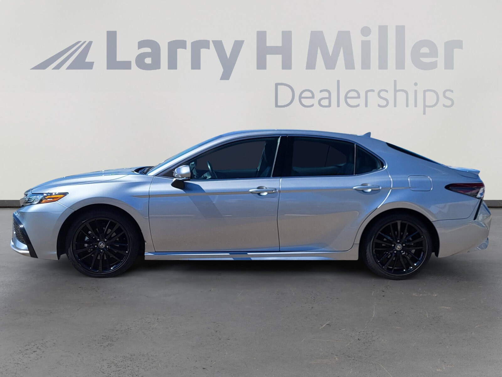 2023 Toyota Camry XSE photo 3