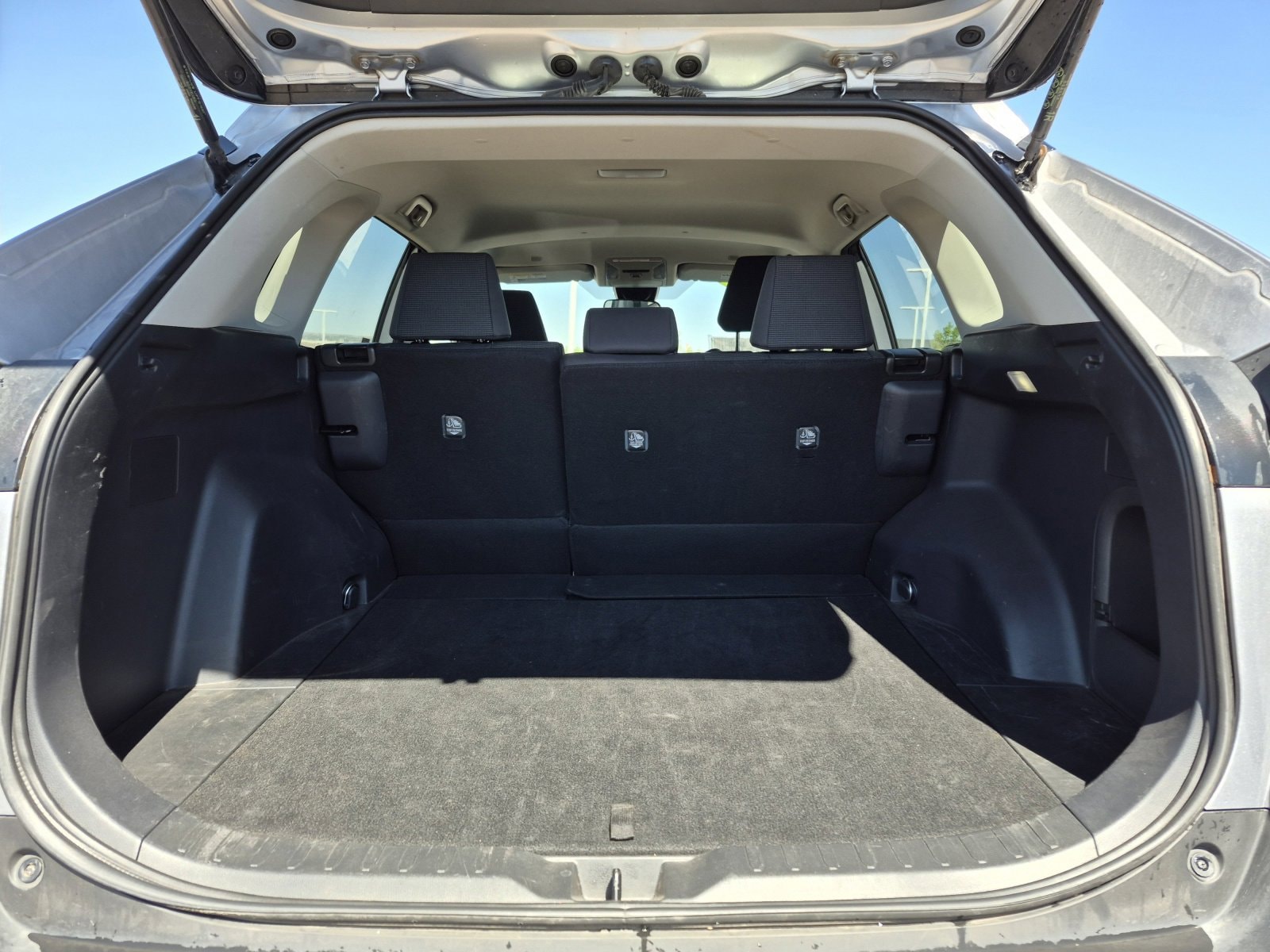 2025 Toyota RAV4 LE - Photo 20