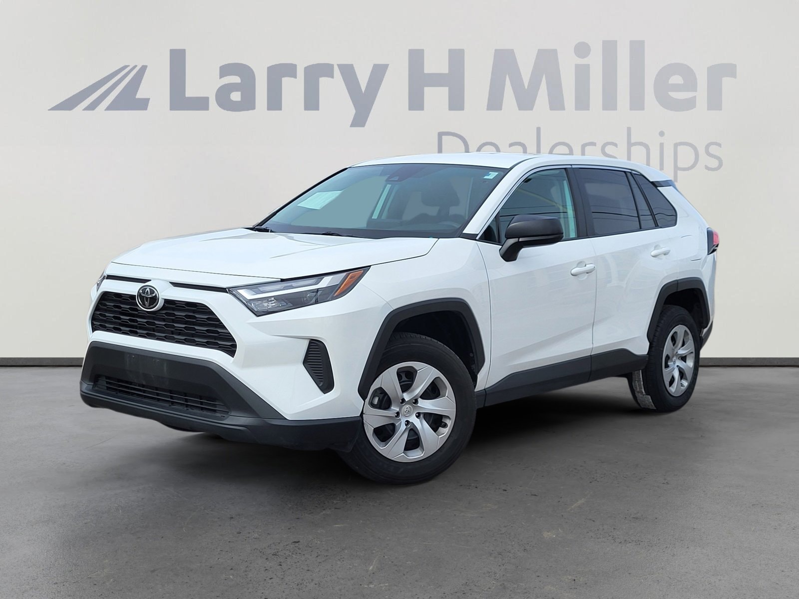 2024 Toyota RAV4 LE's photo