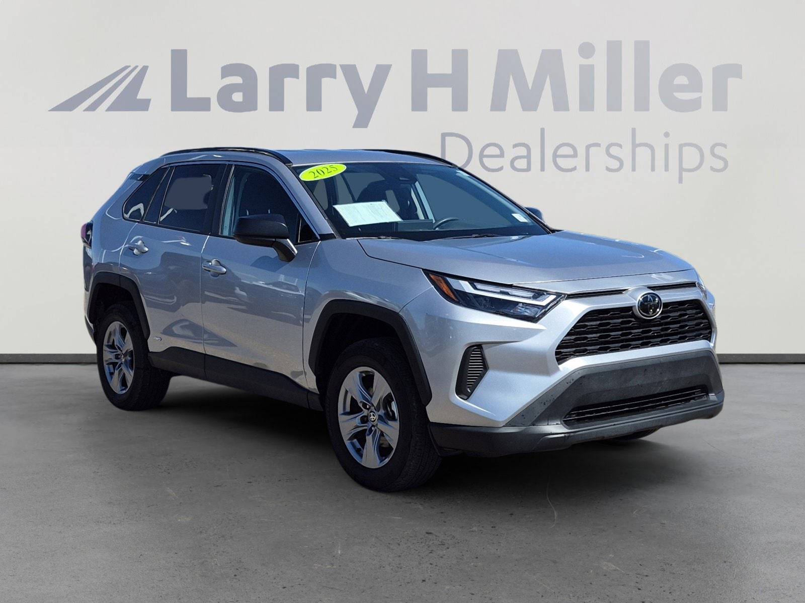 2025 Toyota RAV4 LE - Photo 7
