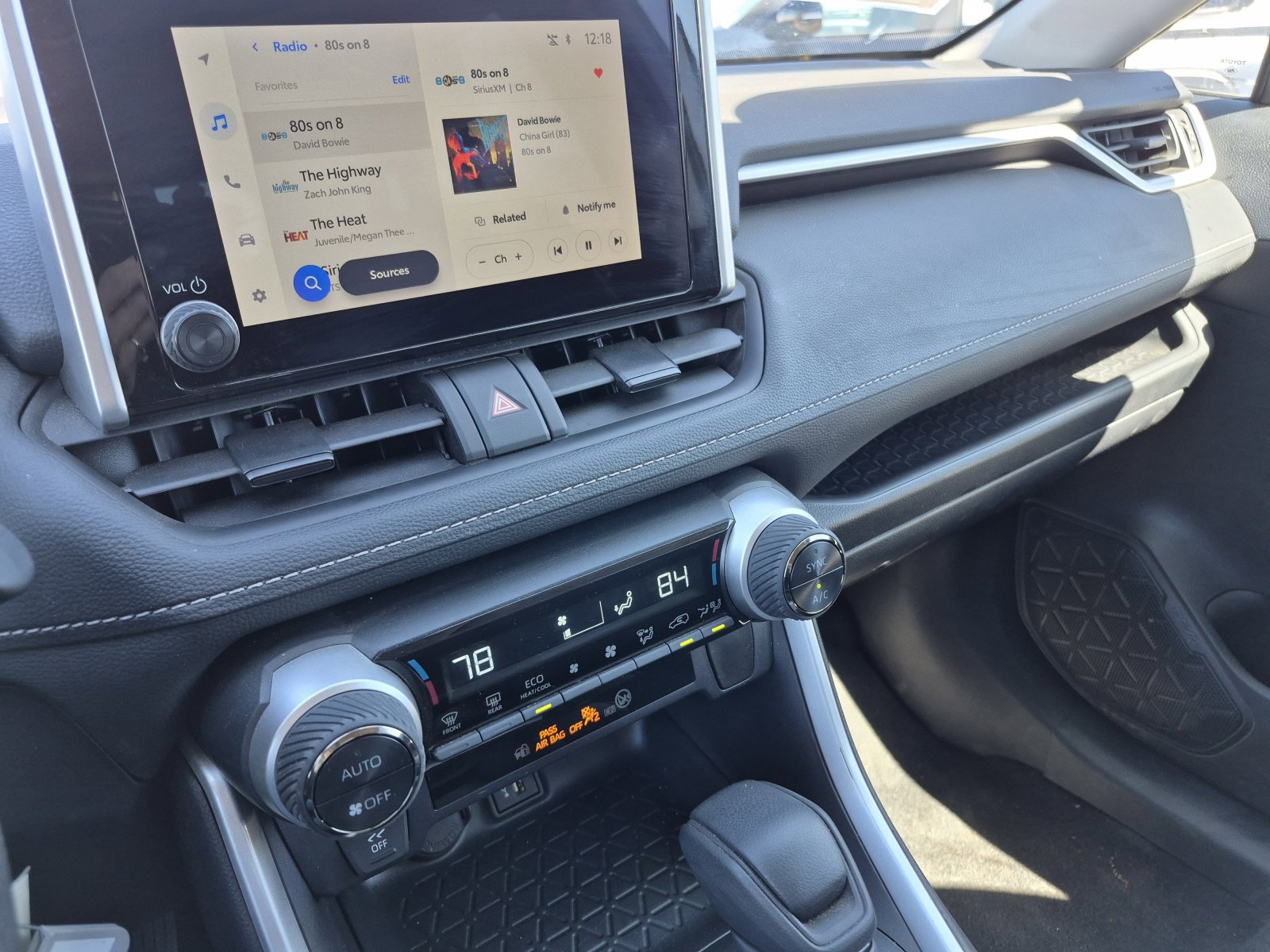2025 Toyota RAV4 LE - Photo 11
