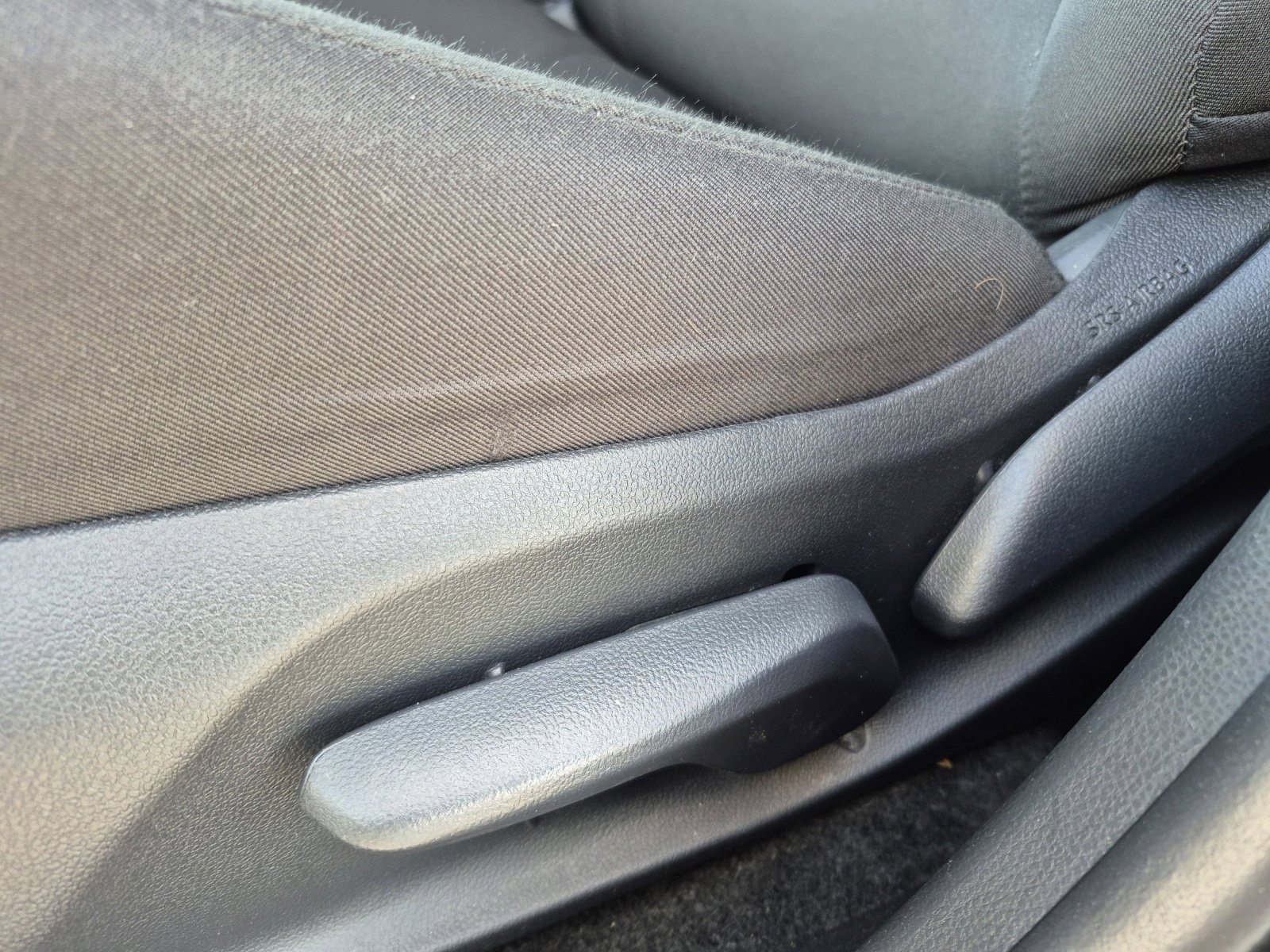 2025 Toyota RAV4 LE - Photo 15