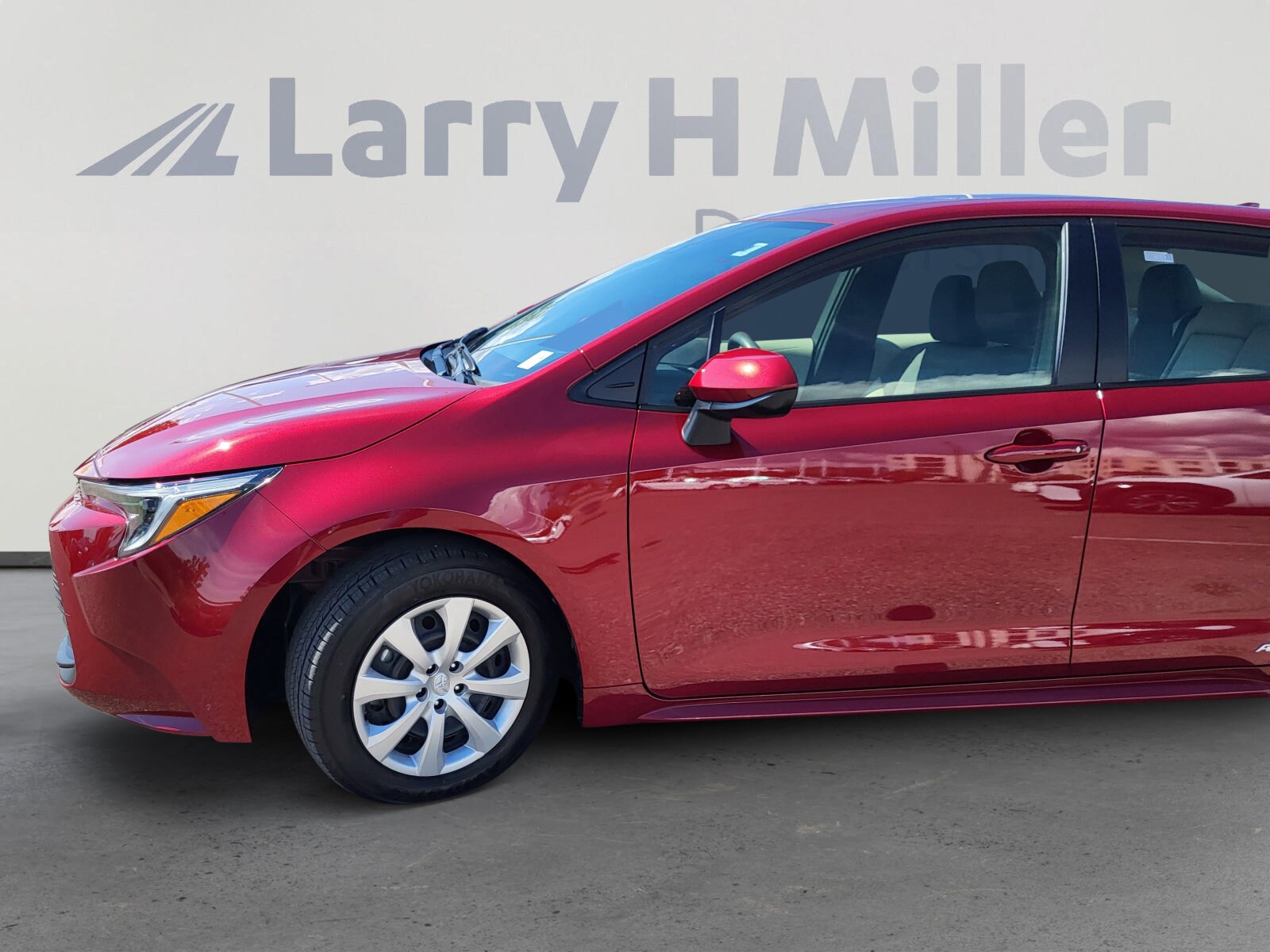 2025 Toyota Corolla LE SE photo 2