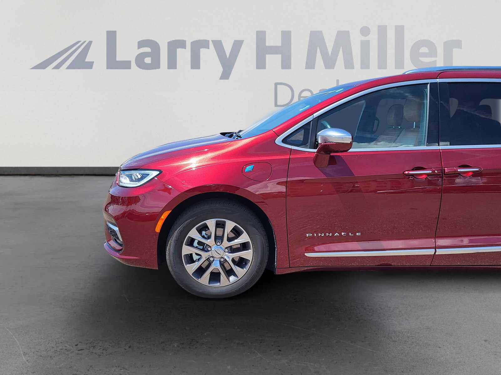 2022 Chrysler Pacifica Hybrid Pinnacle photo 2