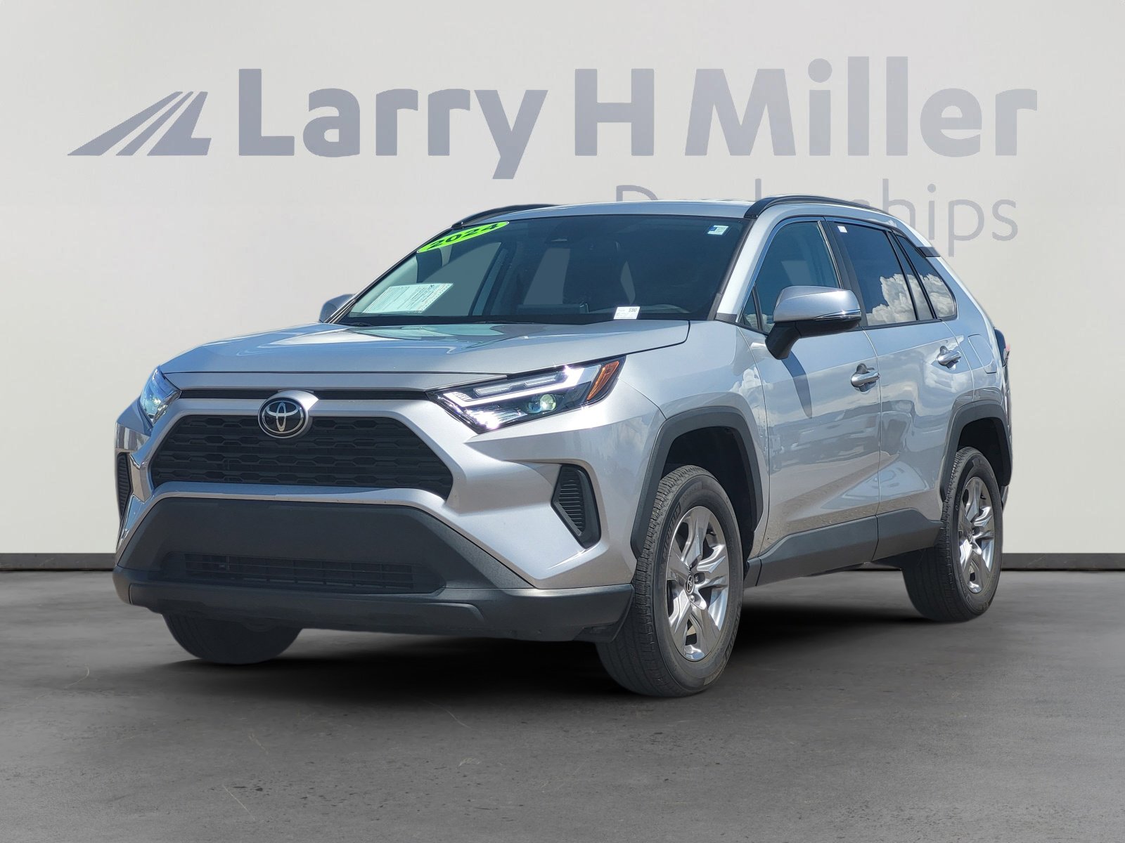 2024 Toyota RAV4 XLE photo 2