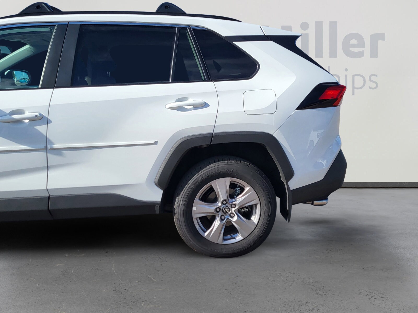 2025 Toyota RAV4 XLE photo 3