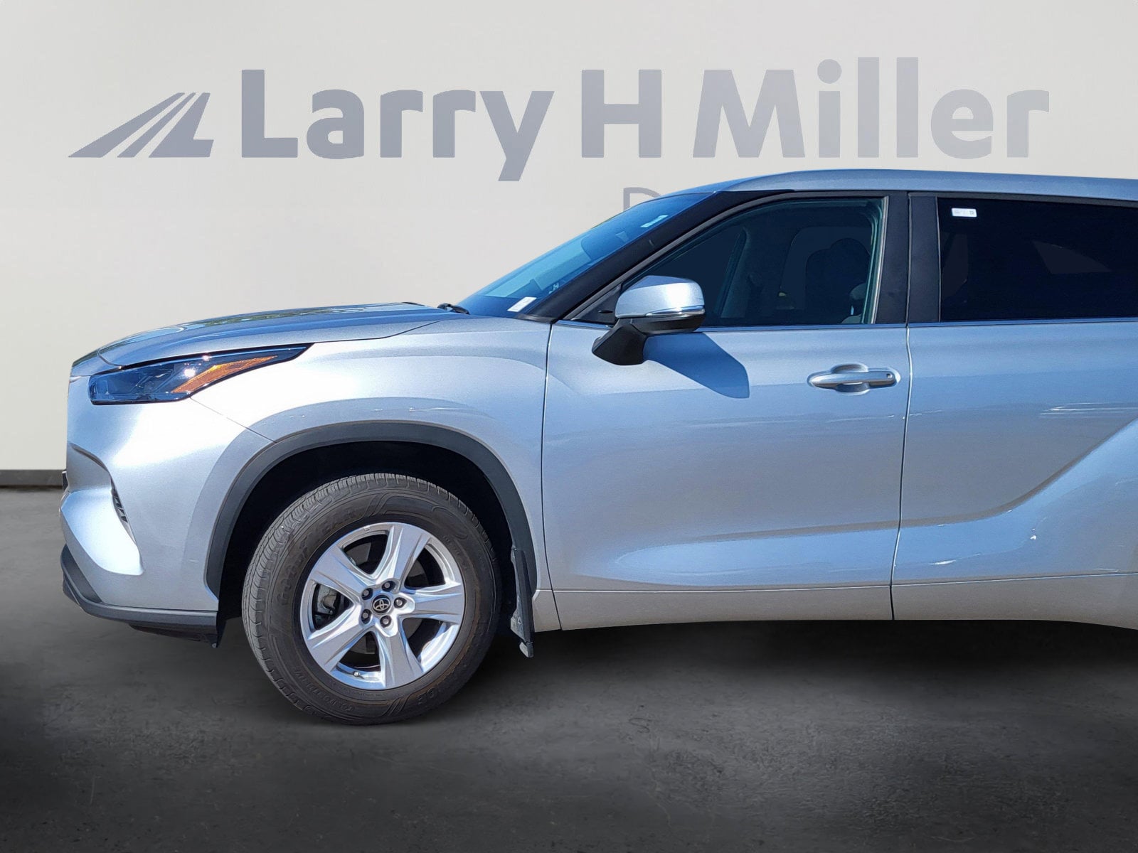 Used 2023 Toyota Highlander L with VIN 5TDKDRBH9PS032473 for sale in Albuquerque, NM