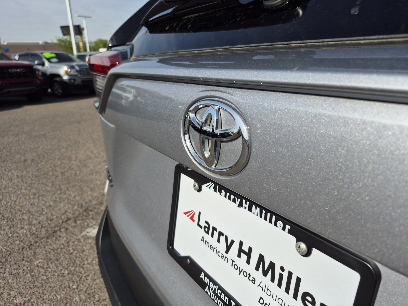 2025 Toyota RAV4 LE - Photo 22