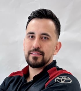 Staff member Arturo Caro from ID_ff3411