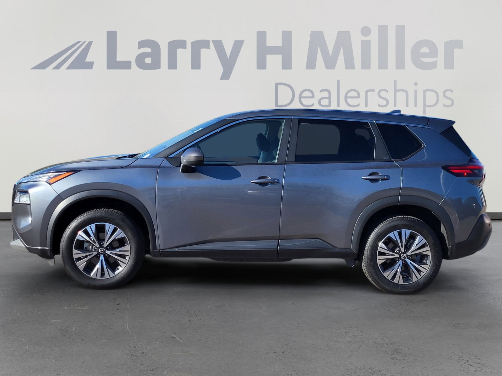 2023 Nissan Rogue SV photo 2