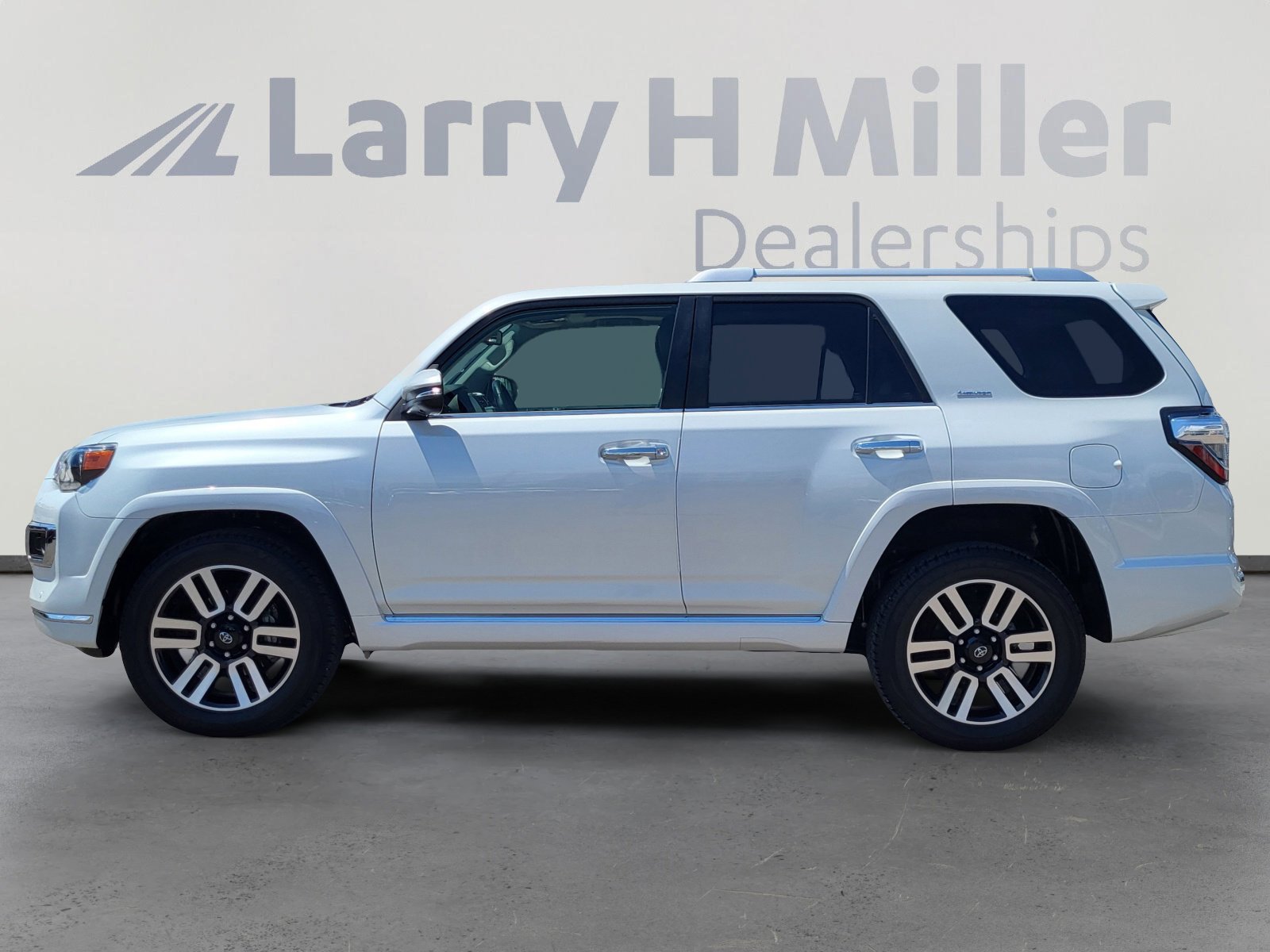 2024 Toyota 4Runner Limited photo 3